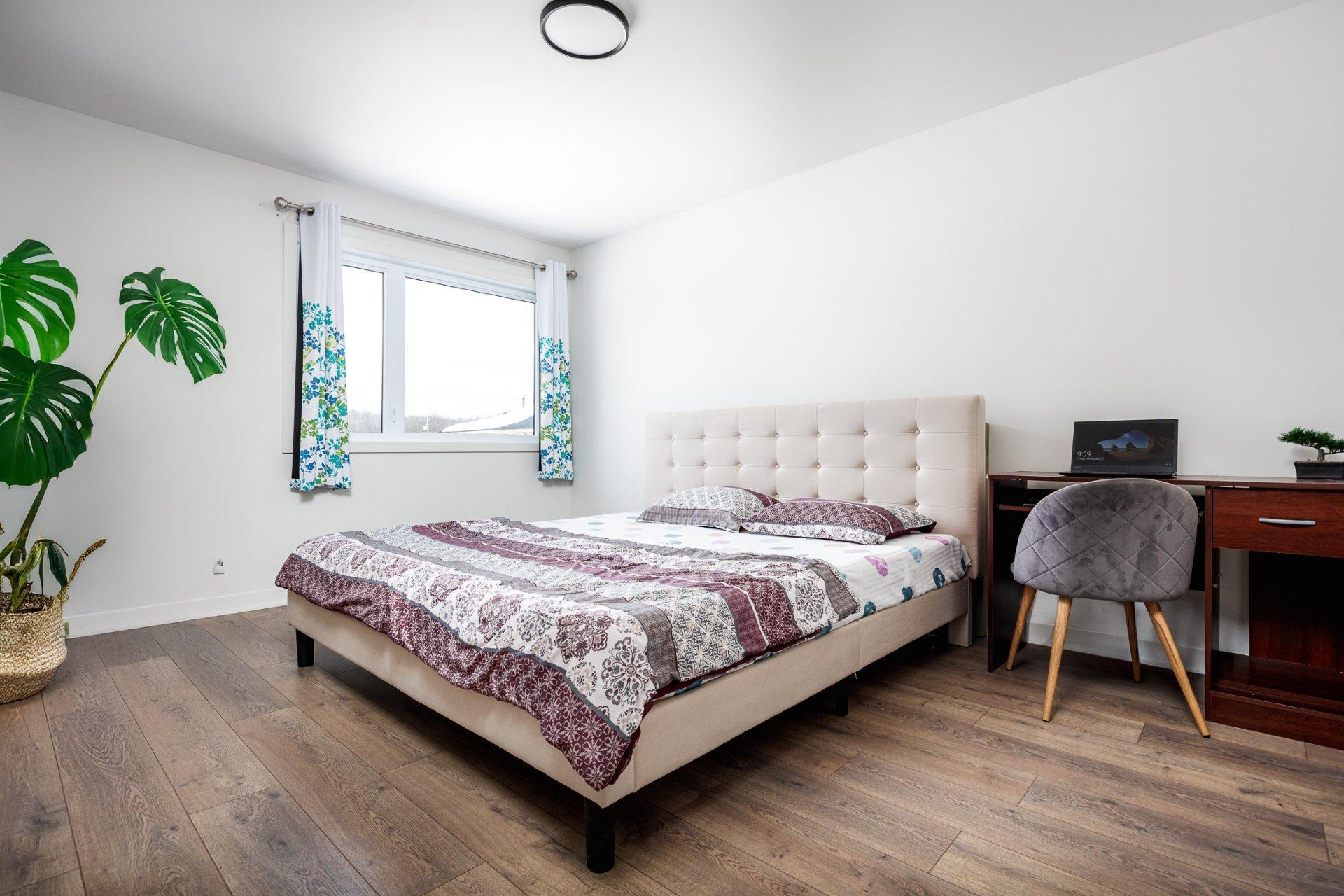 









3260


Rue du Riesling

,
Sainte-Marthe-sur-le-Lac,




QC
J0N1P0

