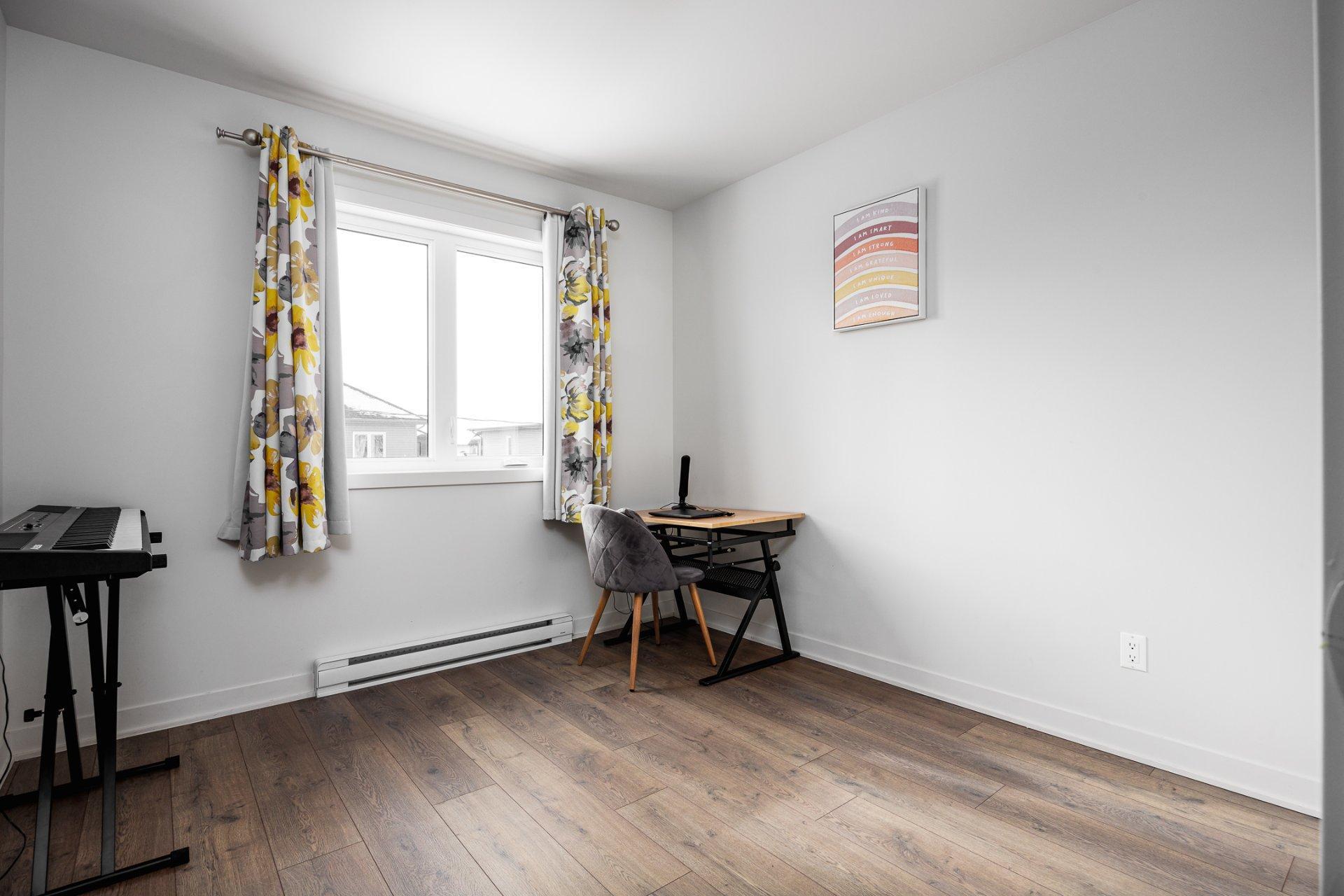 









3260


Rue du Riesling

,
Sainte-Marthe-sur-le-Lac,




QC
J0N1P0

