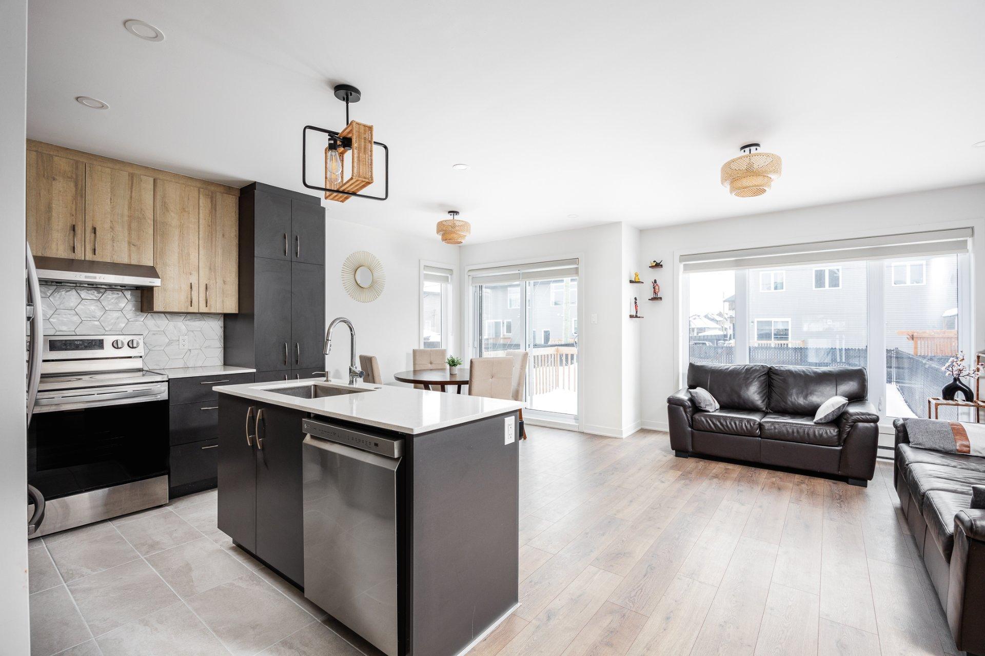 









3260


Rue du Riesling

,
Sainte-Marthe-sur-le-Lac,




QC
J0N1P0

