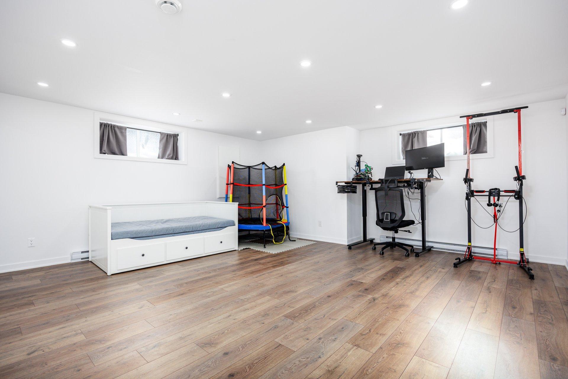 









3260


Rue du Riesling

,
Sainte-Marthe-sur-le-Lac,




QC
J0N1P0

