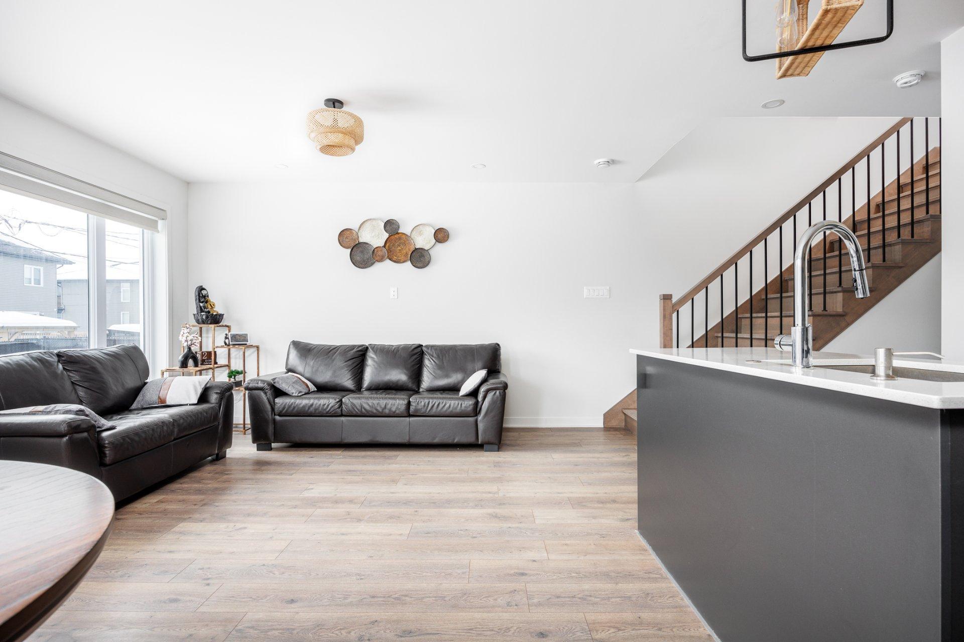 









3260


Rue du Riesling

,
Sainte-Marthe-sur-le-Lac,




QC
J0N1P0

