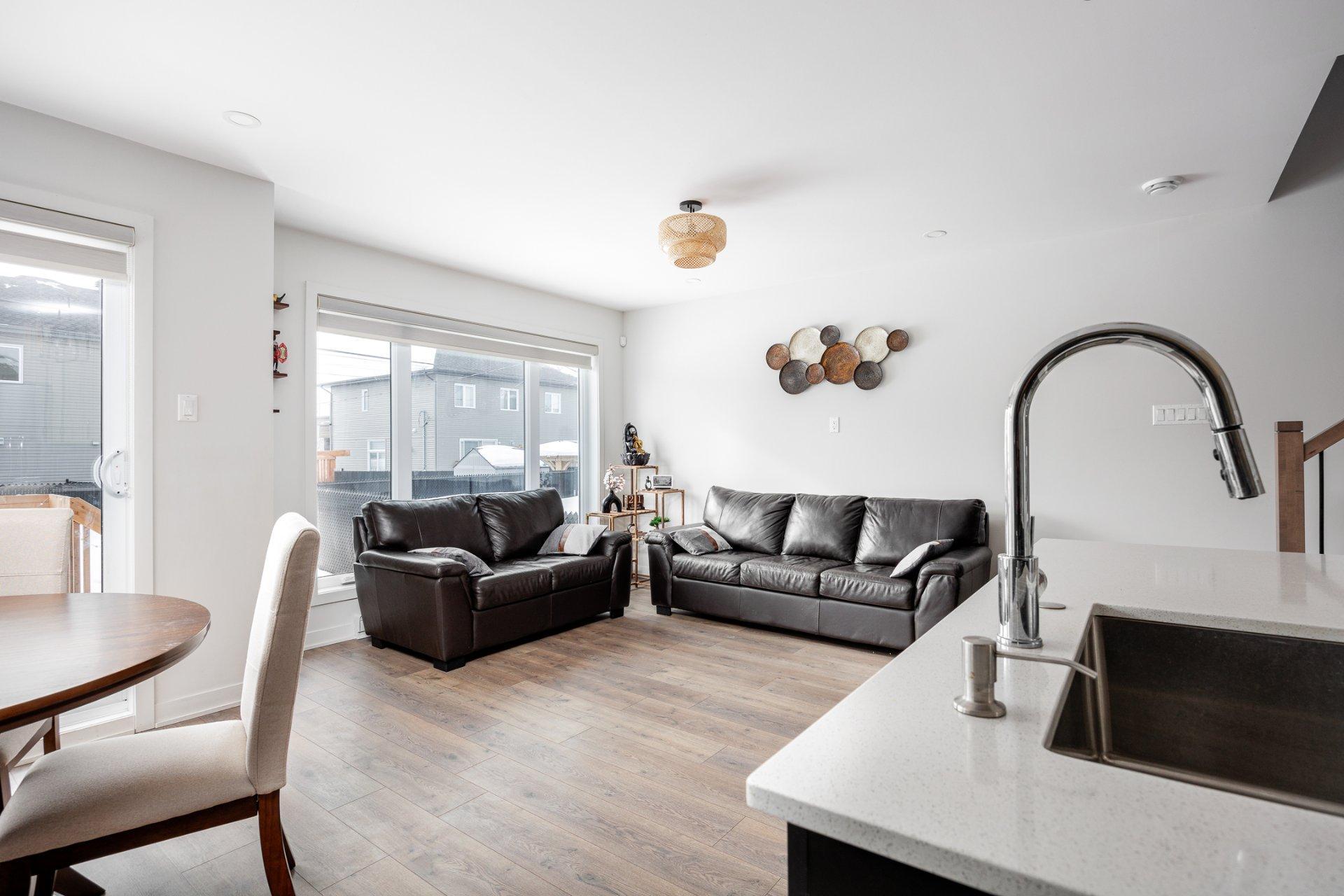









3260


Rue du Riesling

,
Sainte-Marthe-sur-le-Lac,




QC
J0N1P0

