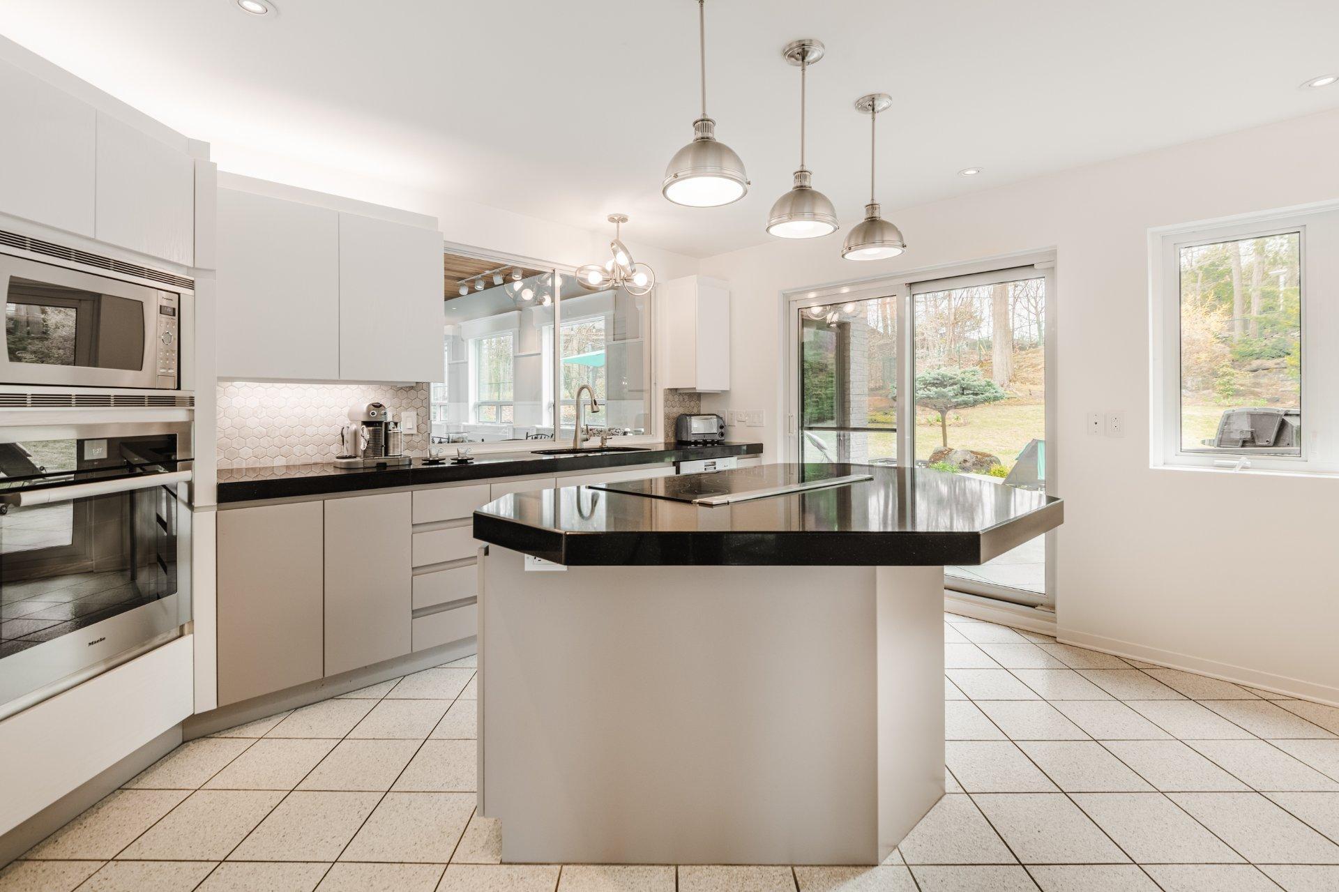 









1495


Rue des Alouettes

,
Saint-Bruno-de-Montarville,




QC
J3V6E4

