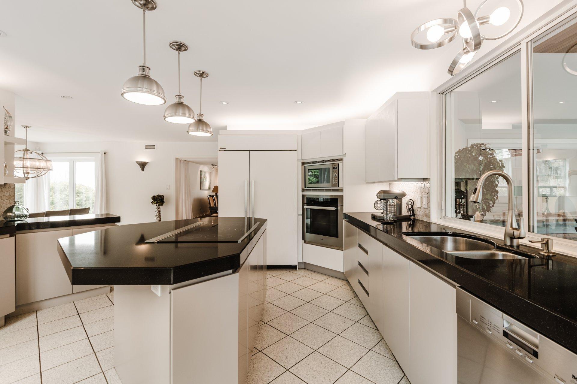 









1495


Rue des Alouettes

,
Saint-Bruno-de-Montarville,




QC
J3V6E4

