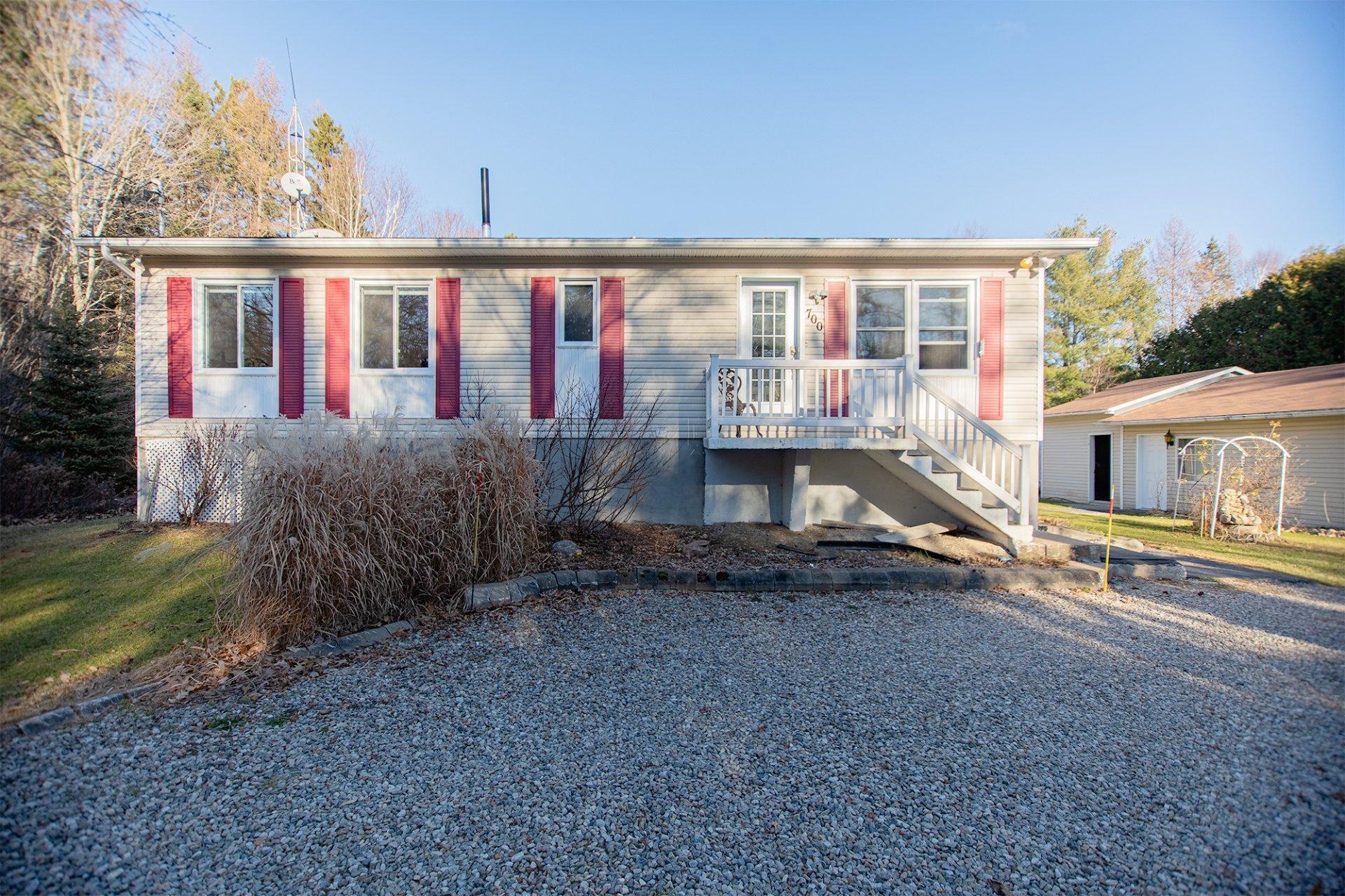 









700


Rue des Pâquerettes

,
Chertsey,




QC
J0K3K0

