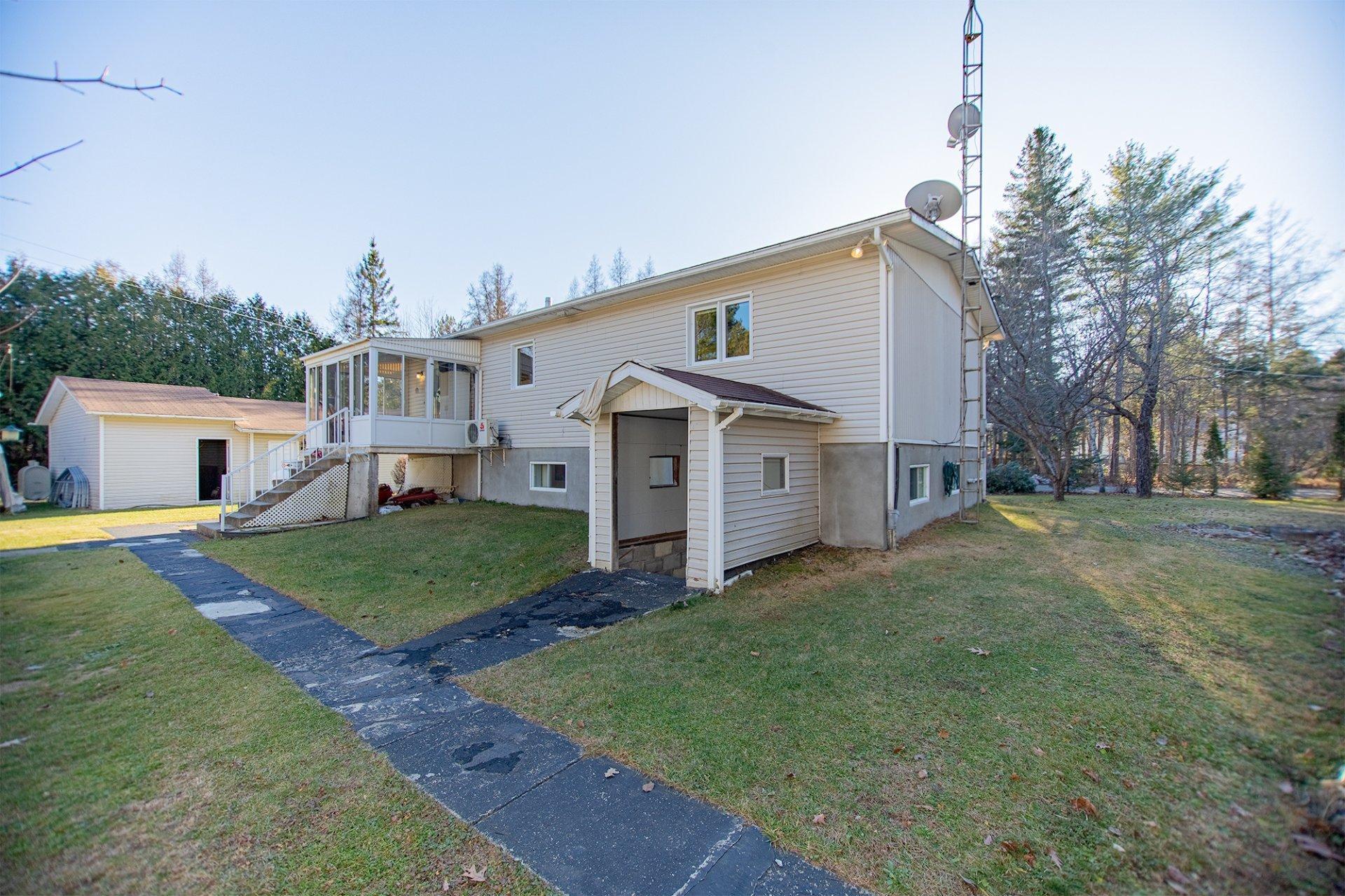 









700


Rue des Pâquerettes

,
Chertsey,




QC
J0K3K0

