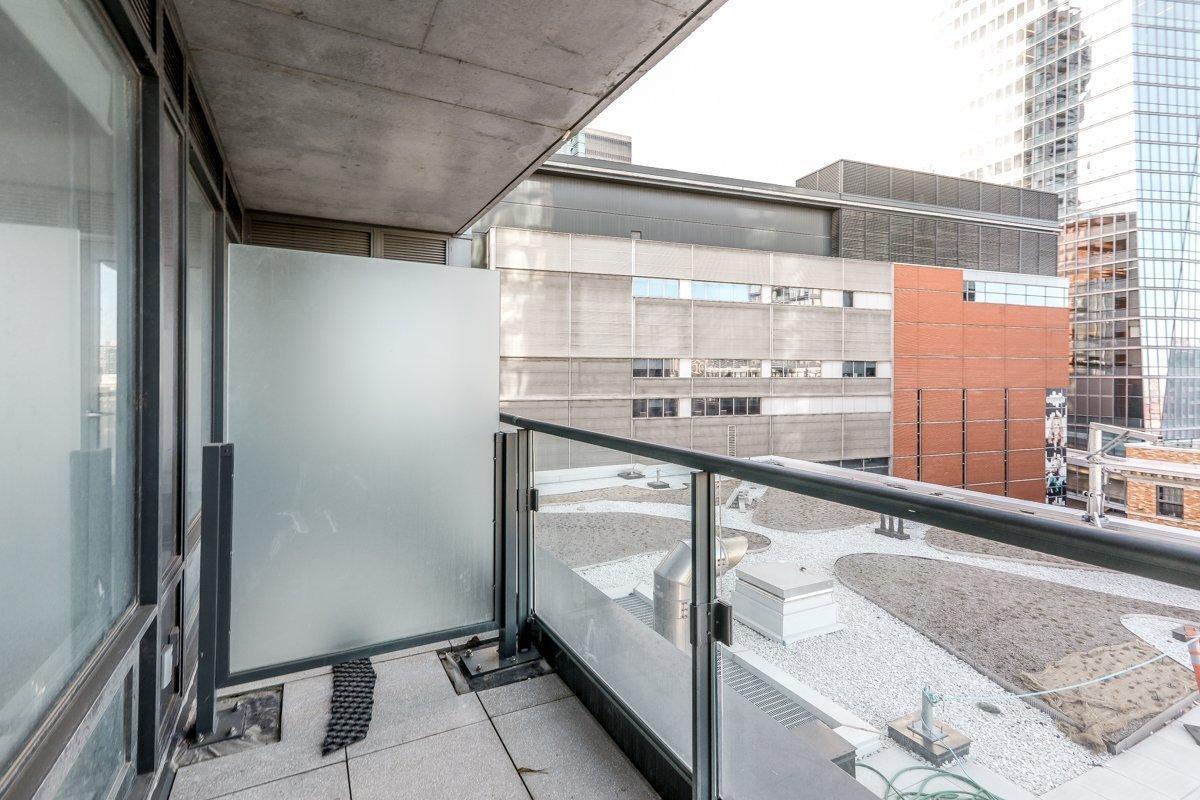 









1288


Rue St-Antoine O.

, 905,
Montréal (Ville-Marie),




QC
H3C0X6

