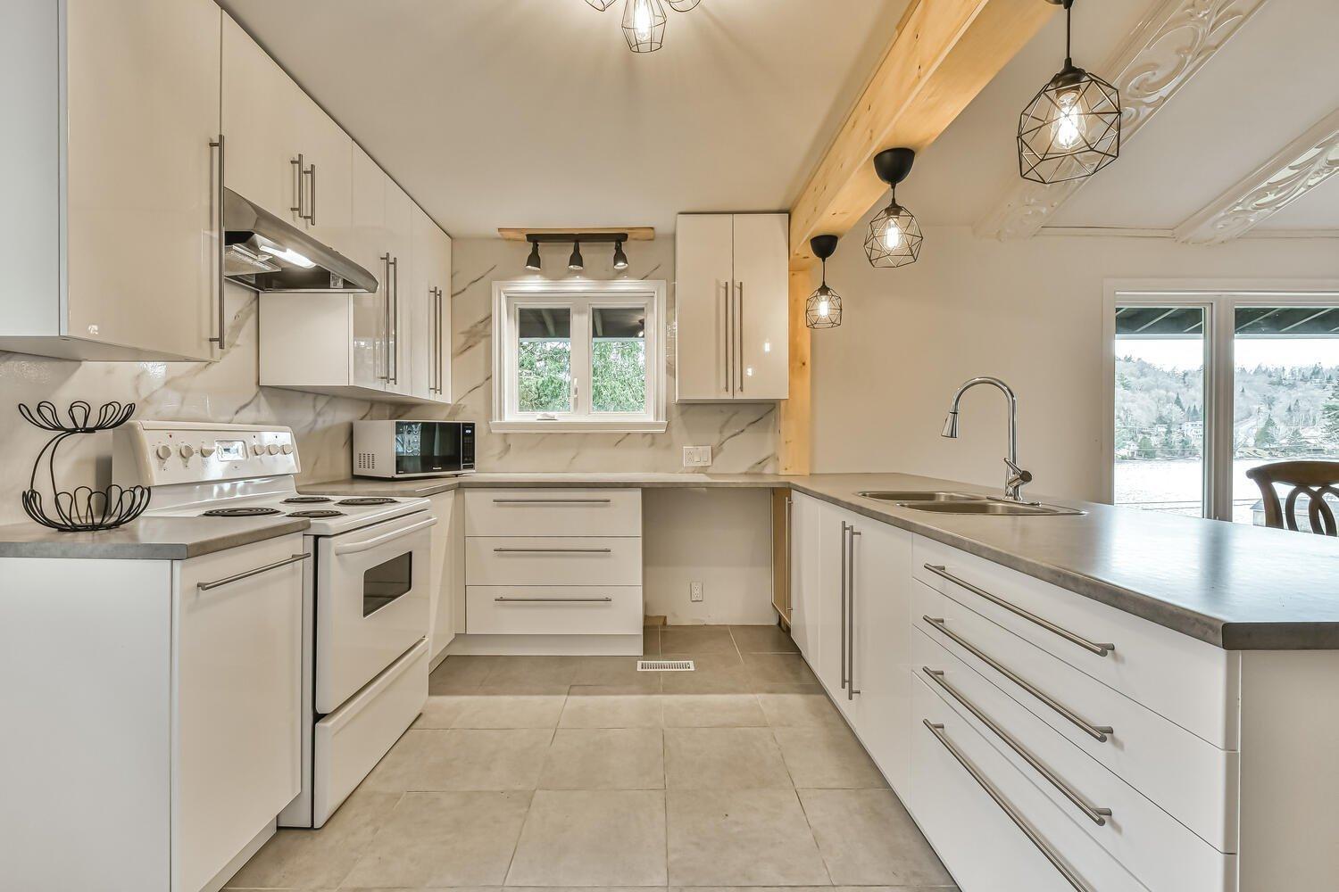 









2659

 - 2661


Ch. du Village

,
Saint-Adolphe-d'Howard,




QC
J0T2B0

