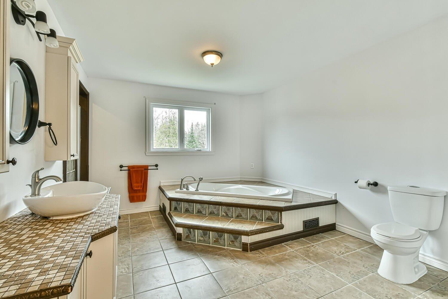 









2659

 - 2661


Ch. du Village

,
Saint-Adolphe-d'Howard,




QC
J0T2B0

