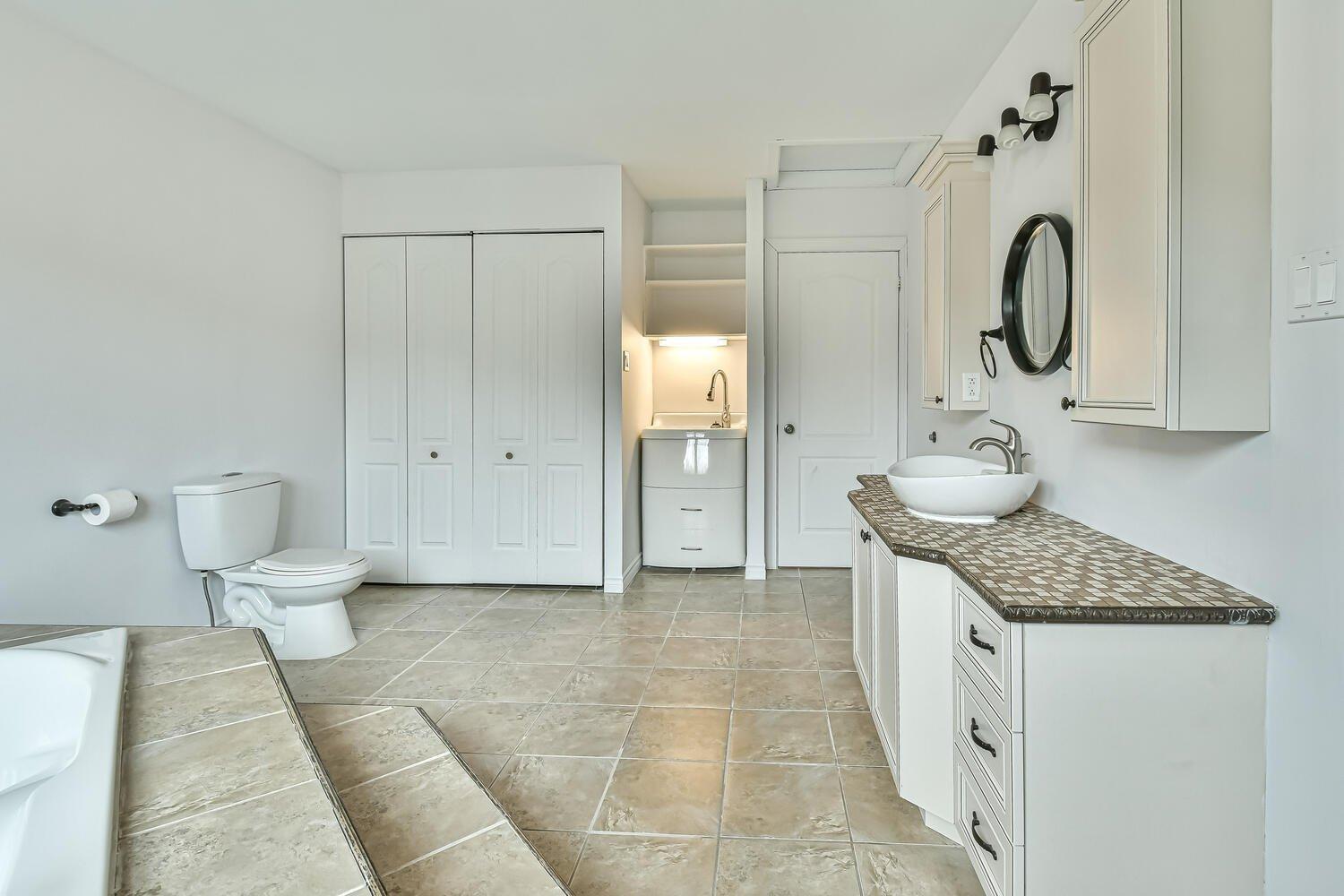 









2659

 - 2661


Ch. du Village

,
Saint-Adolphe-d'Howard,




QC
J0T2B0

