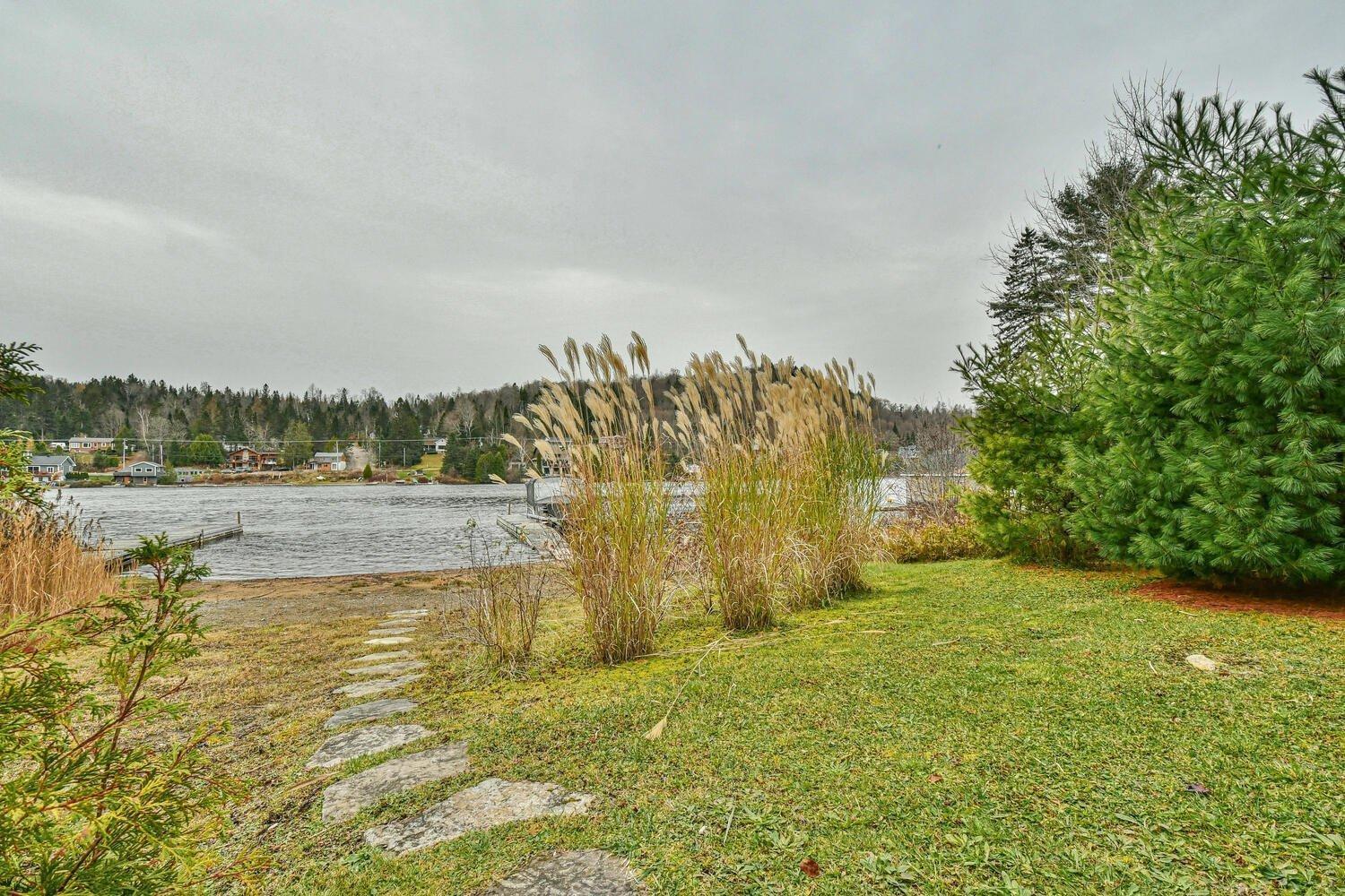 









2659

 - 2661


Ch. du Village

,
Saint-Adolphe-d'Howard,




QC
J0T2B0

