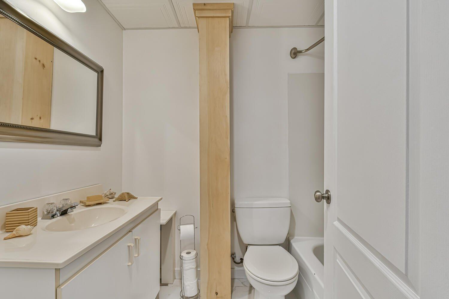 









2659

 - 2661


Ch. du Village

,
Saint-Adolphe-d'Howard,




QC
J0T2B0

