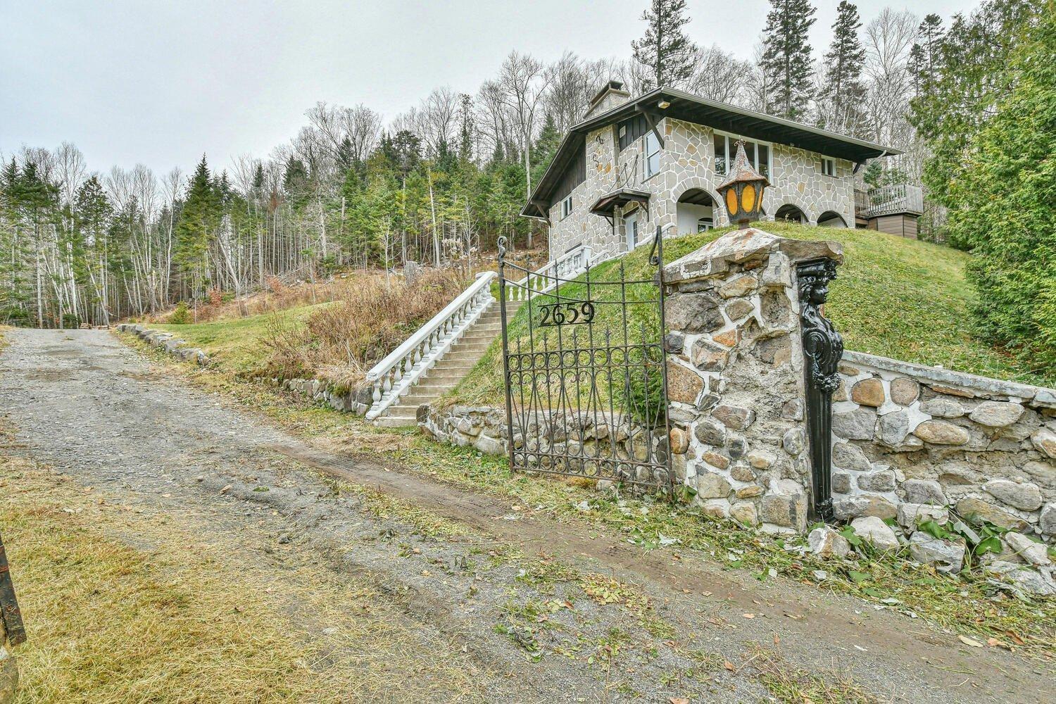 









2659

 - 2661


Ch. du Village

,
Saint-Adolphe-d'Howard,




QC
J0T2B0

