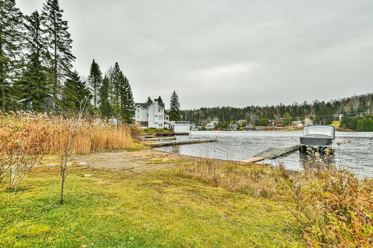 









2659

 - 2661


Ch. du Village

,
Saint-Adolphe-d'Howard,




QC
J0T2B0

