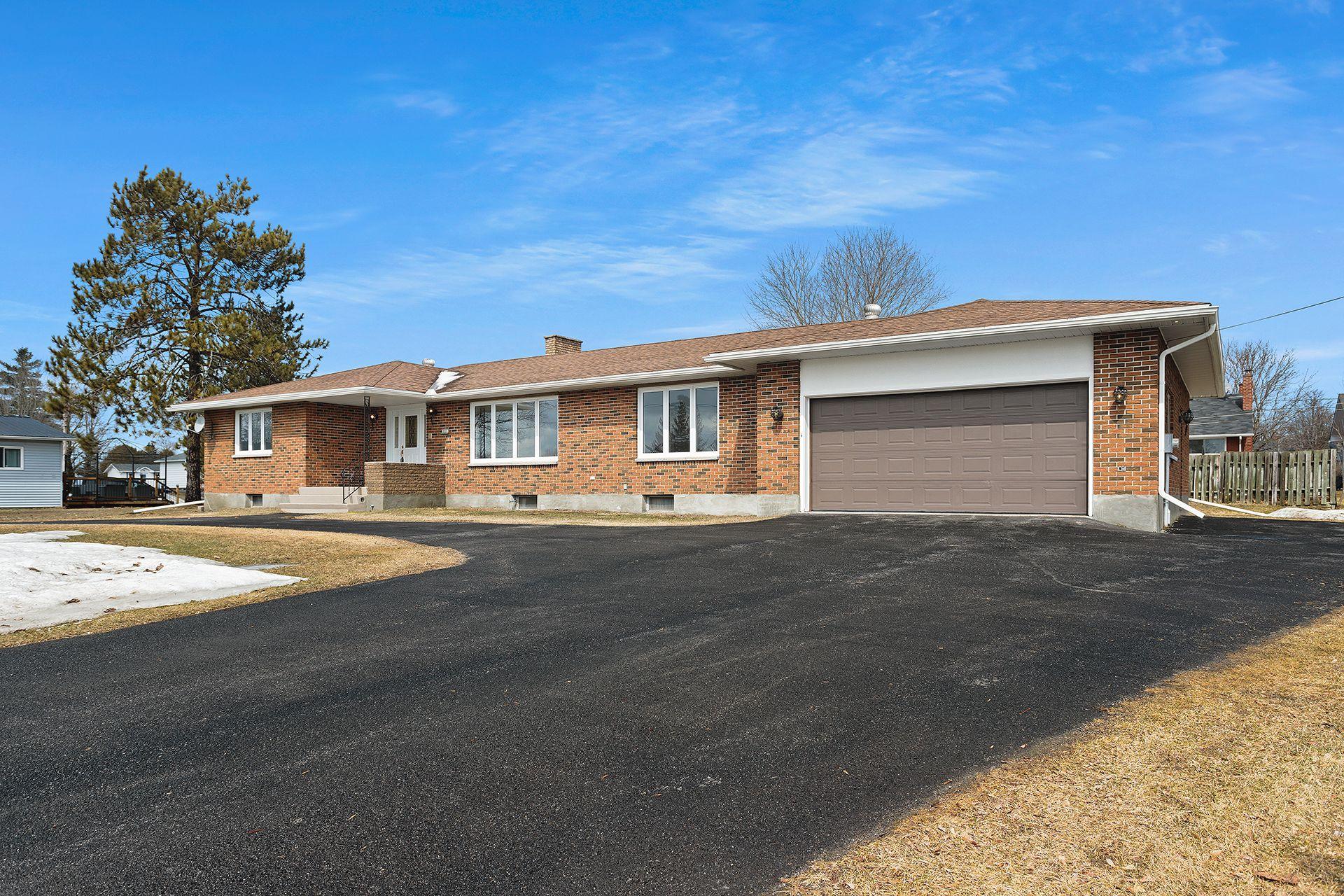 









225


Rue Willow

,
Shawville,




QC
J0X2Y0

