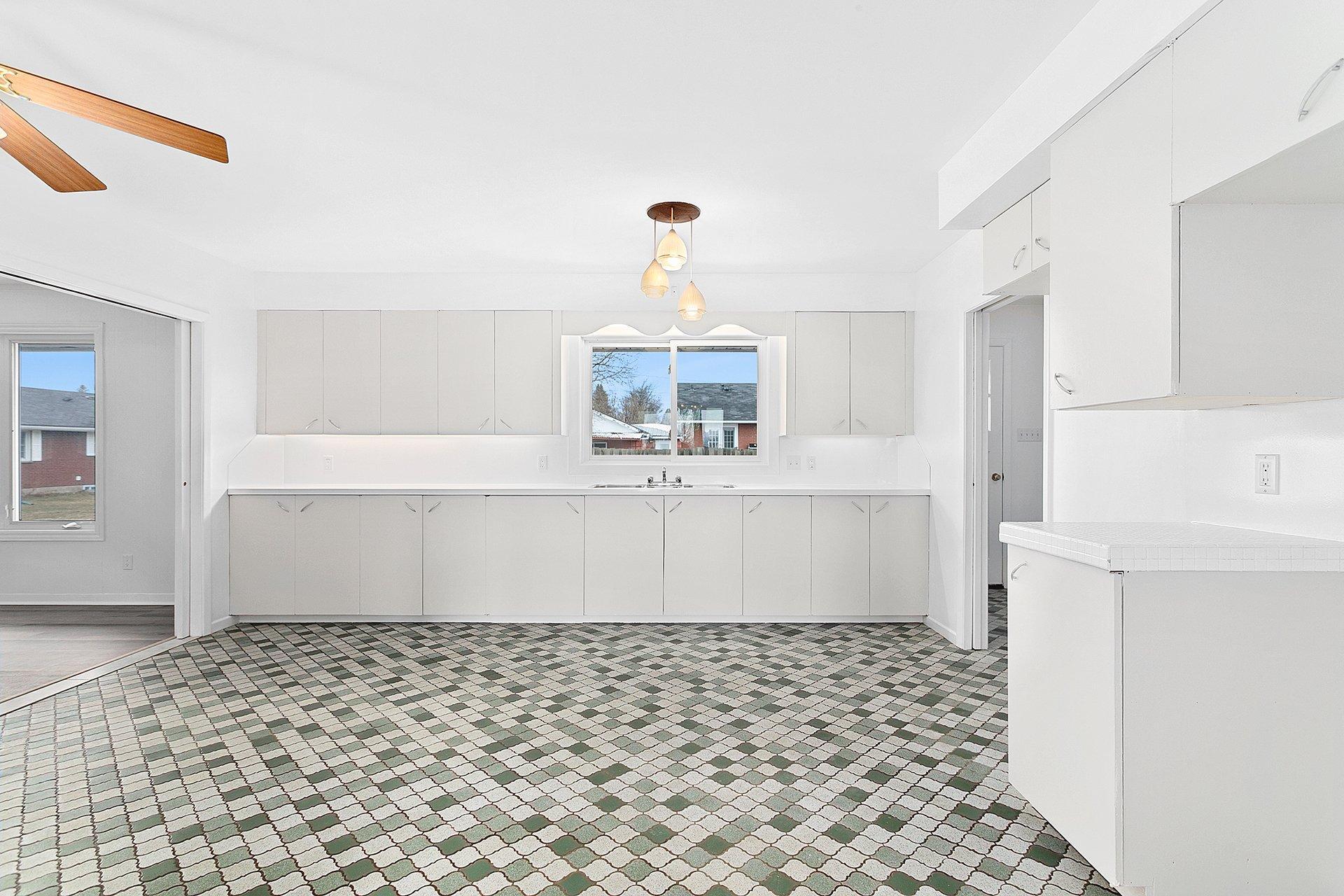 









225


Rue Willow

,
Shawville,




QC
J0X2Y0

