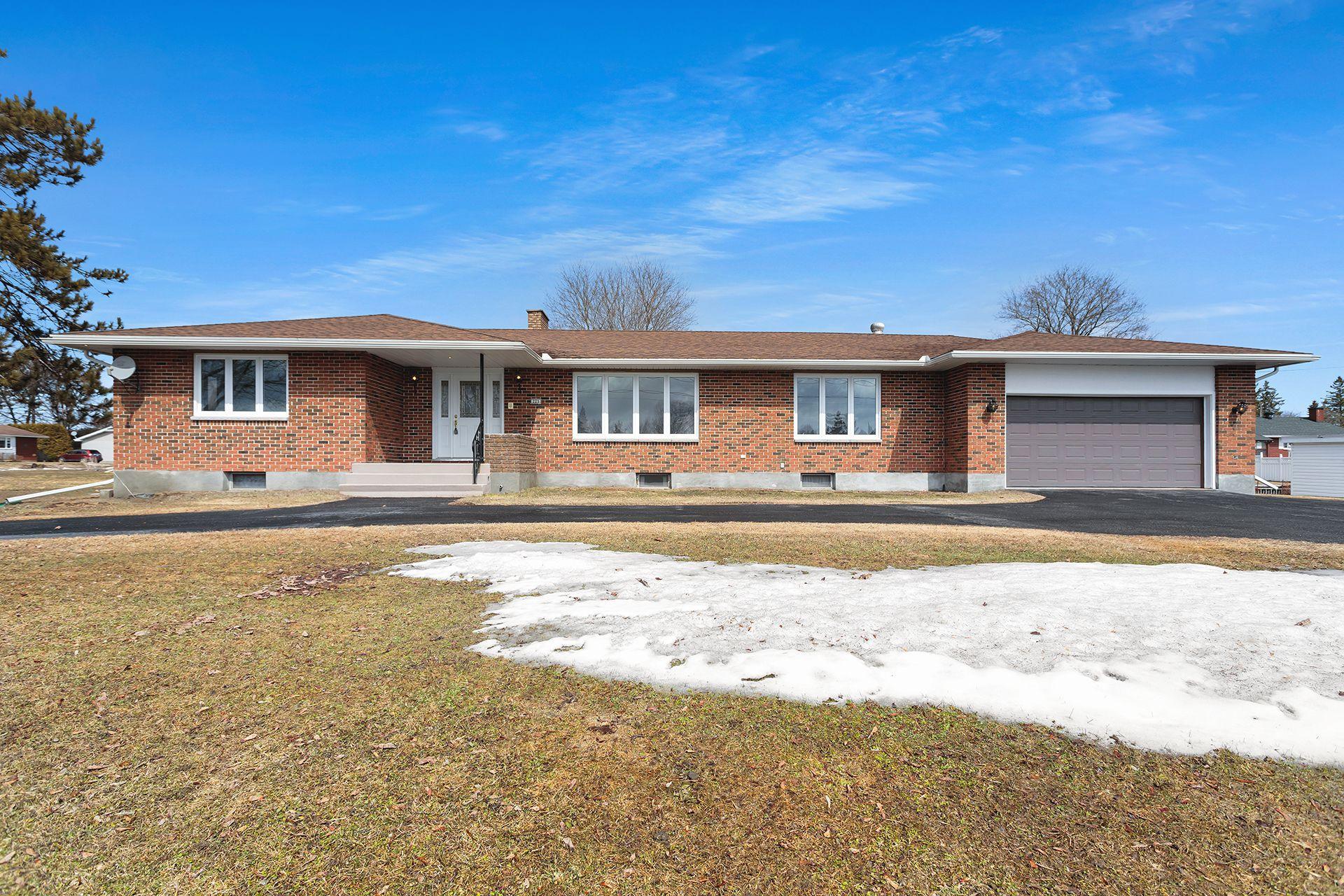 









225


Rue Willow

,
Shawville,




QC
J0X2Y0

