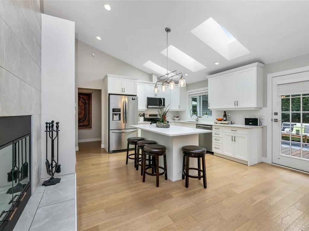 









317


Gull

Rd,
View Royal,




BC
V9B 1L3

