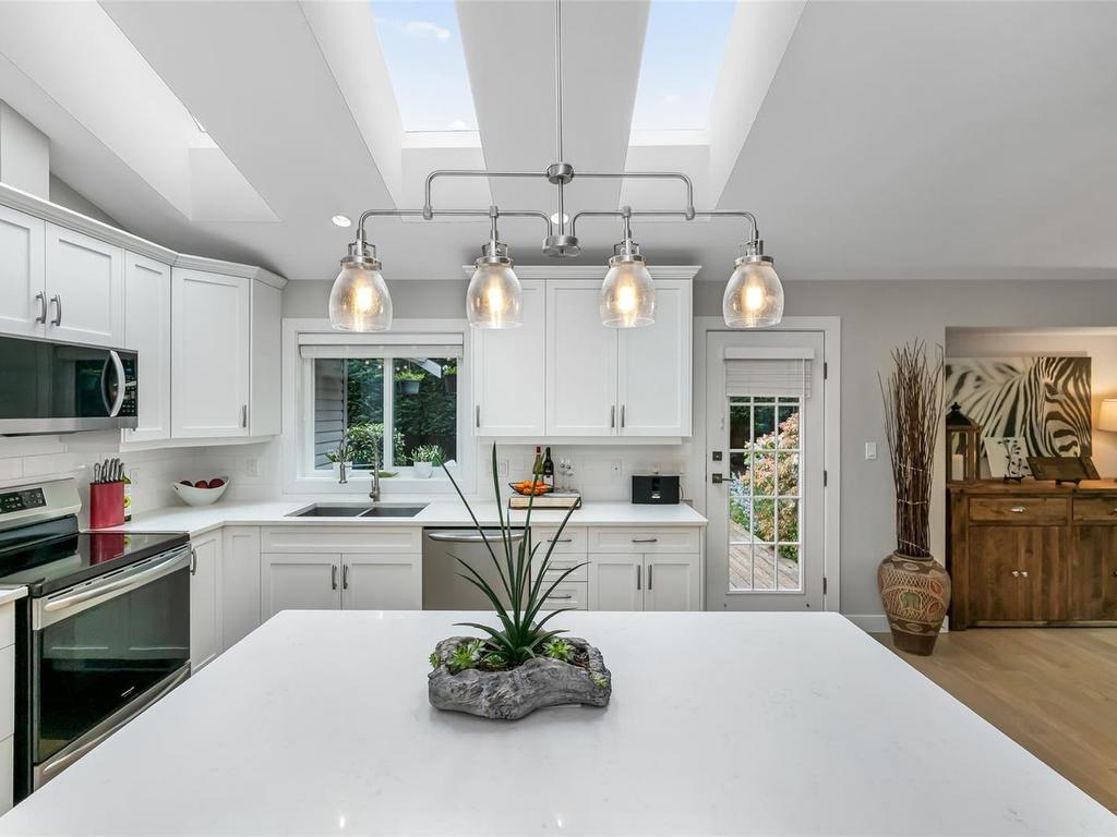 









317


Gull

Rd,
View Royal,




BC
V9B 1L3

