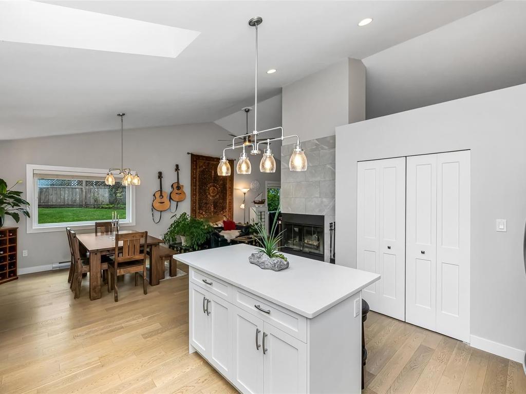 









317


Gull

Rd,
View Royal,




BC
V9B 1L3

