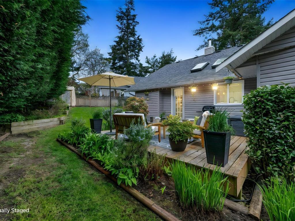 









317


Gull

Rd,
View Royal,




BC
V9B 1L3

