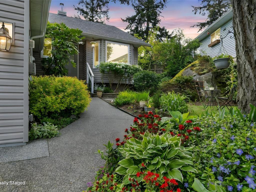 









317


Gull

Rd,
View Royal,




BC
V9B 1L3

