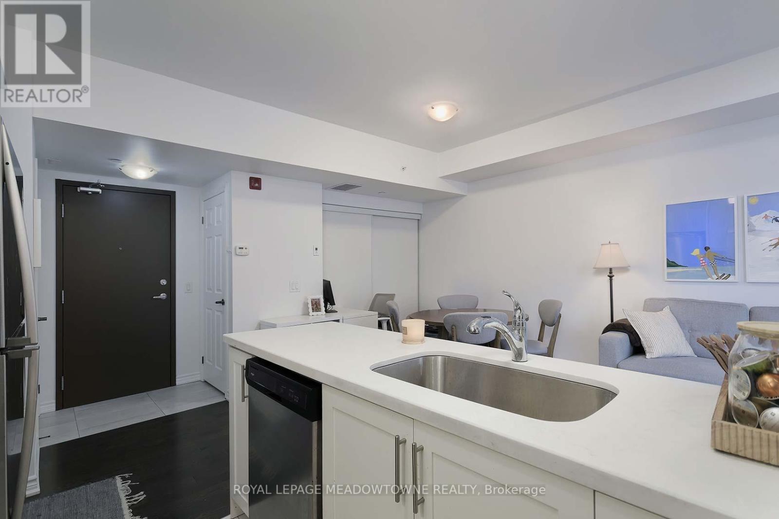 












207 - 215 BROADWAY STREET

,
Mississauga,




Ontario
L5M1J1

