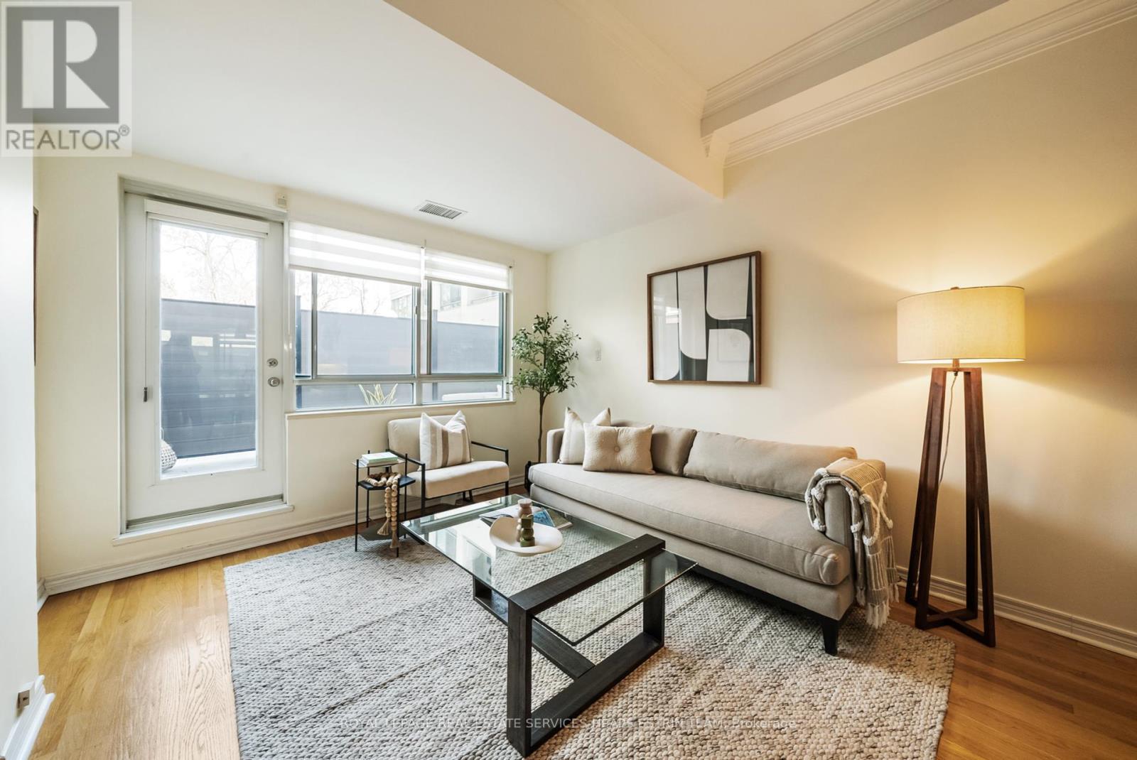 












214 - 1231 YONGE STREET

,
Toronto,




Ontario
M4T2T8

