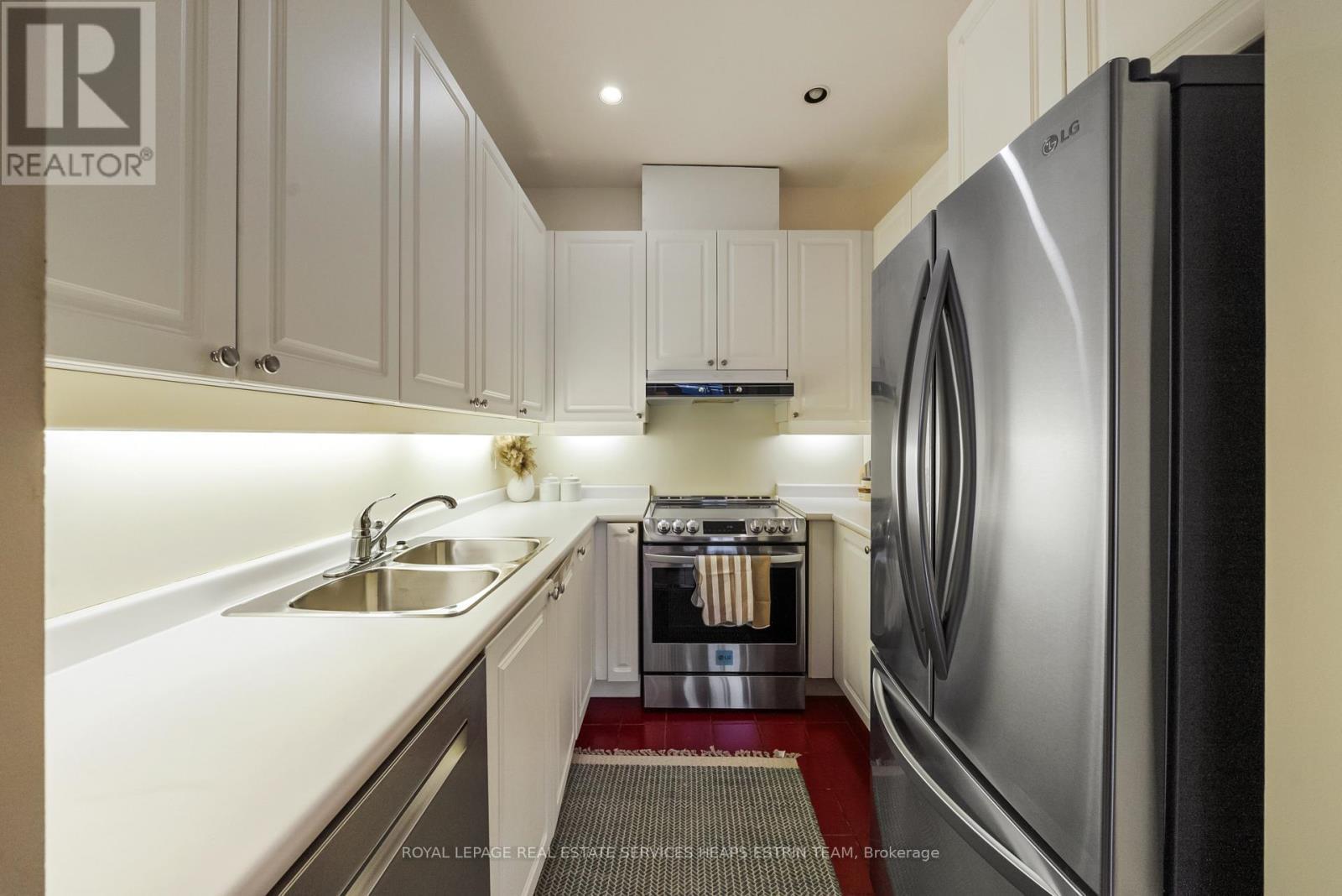 












214 - 1231 YONGE STREET

,
Toronto,




Ontario
M4T2T8

