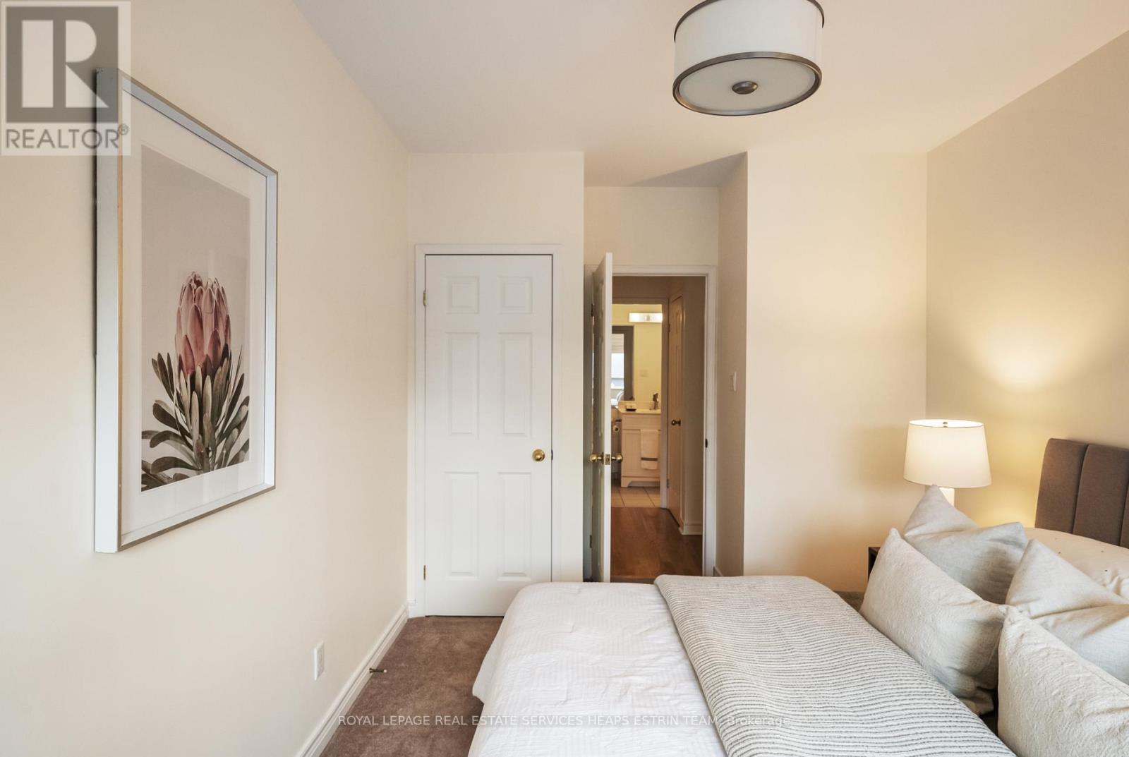 












214 - 1231 YONGE STREET

,
Toronto,




Ontario
M4T2T8

