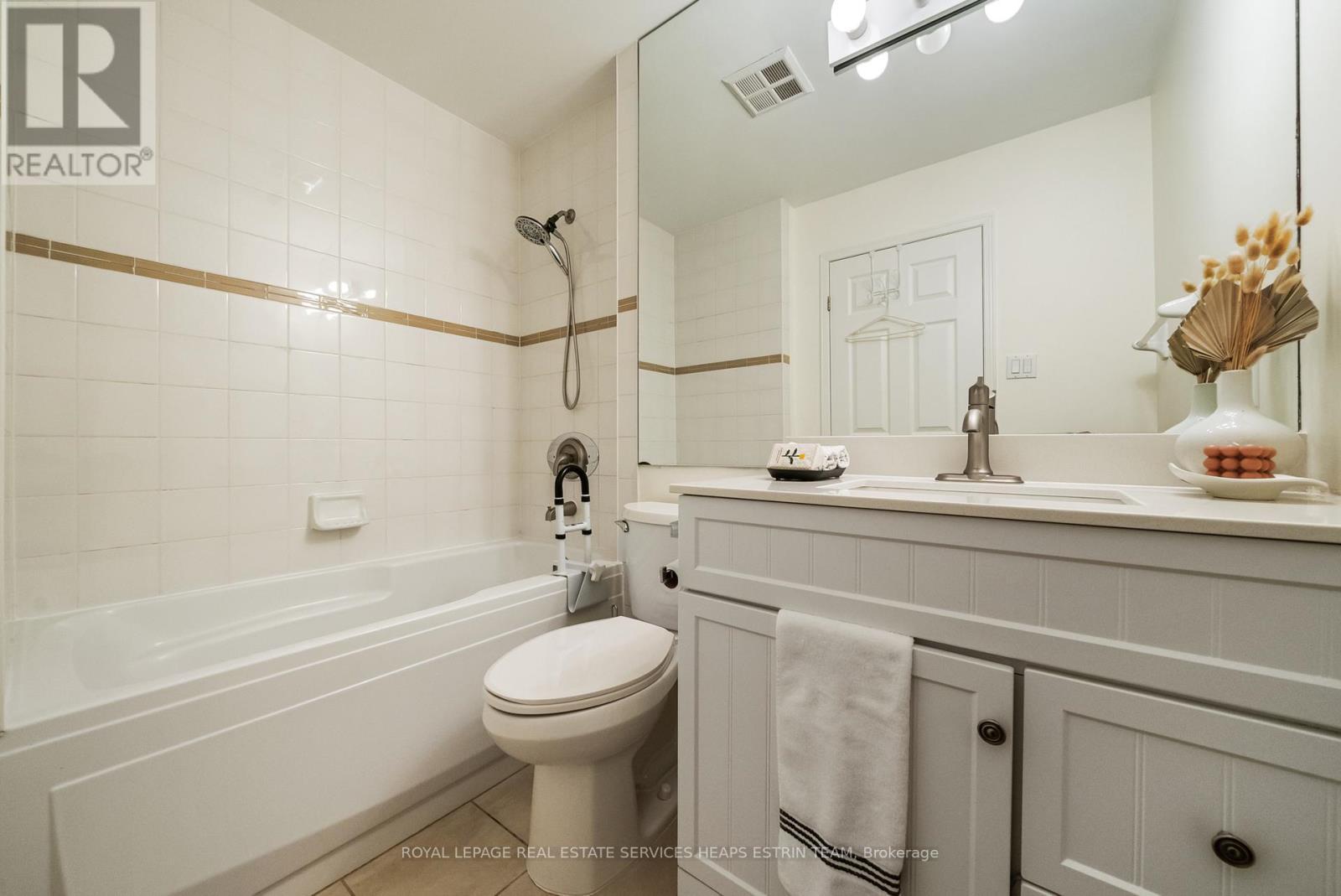 












214 - 1231 YONGE STREET

,
Toronto,




Ontario
M4T2T8

