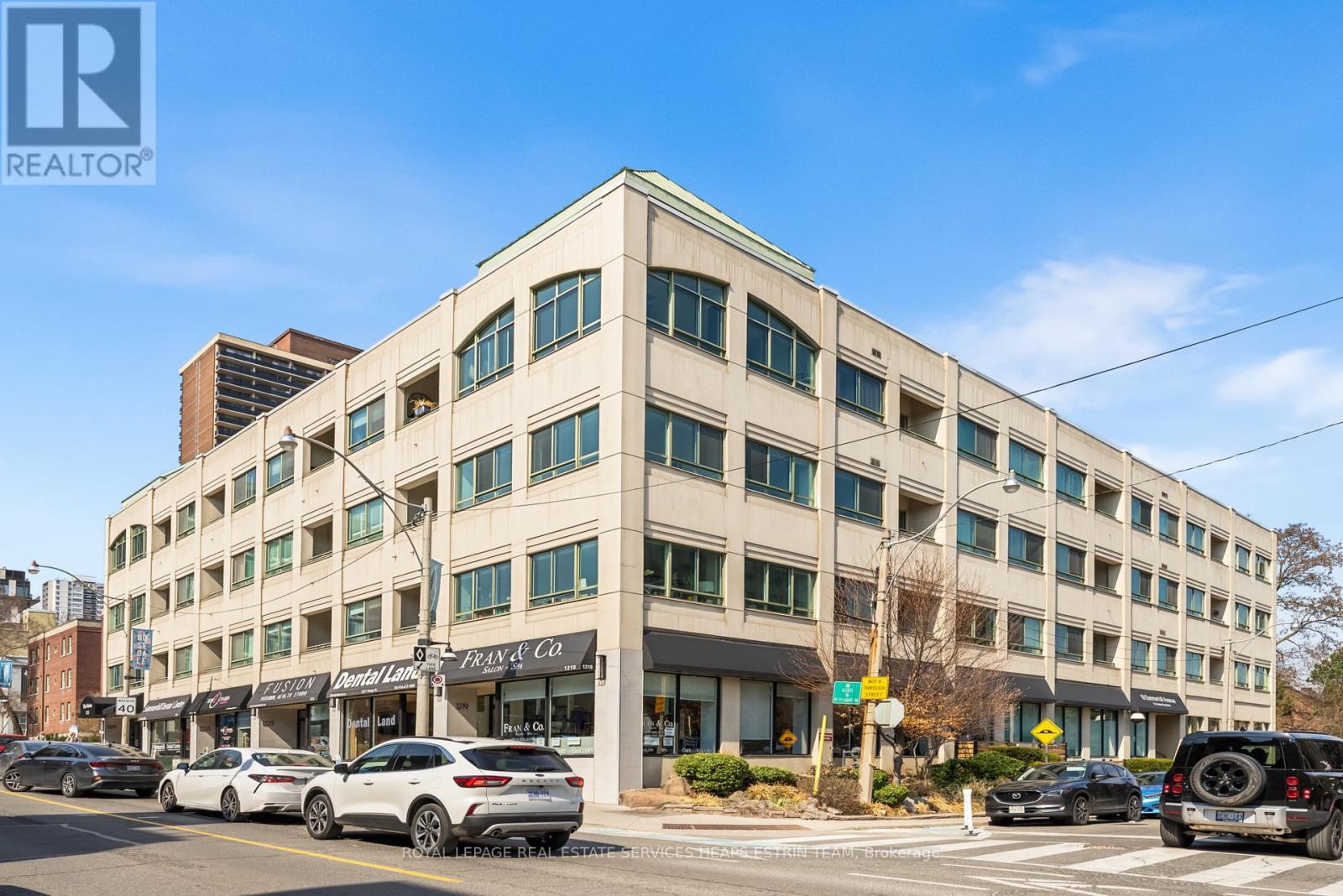 












214 - 1231 YONGE STREET

,
Toronto,




Ontario
M4T2T8

