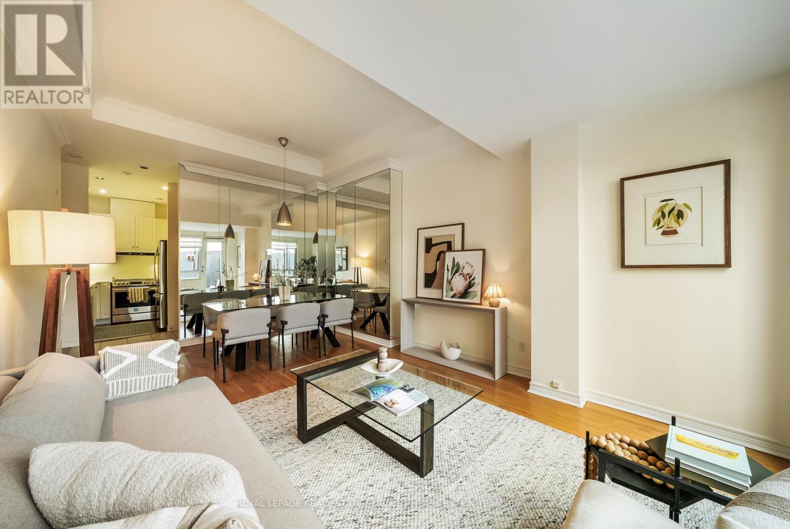 












214 - 1231 YONGE STREET

,
Toronto,




Ontario
M4T2T8


