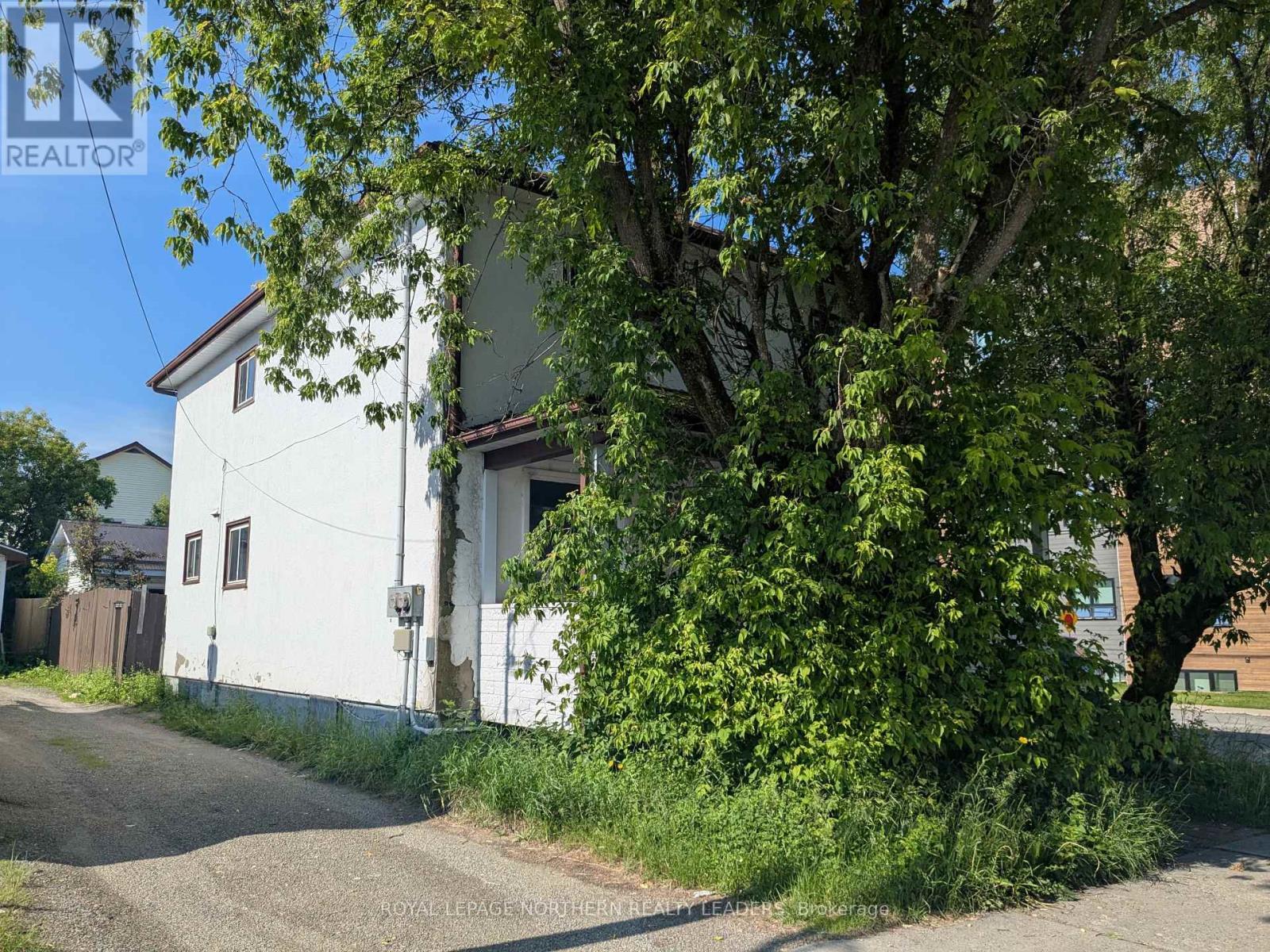 












125-127 BELANGER AVENUE

,
Timmins (TS - SW),




Ontario
P4N2V5

