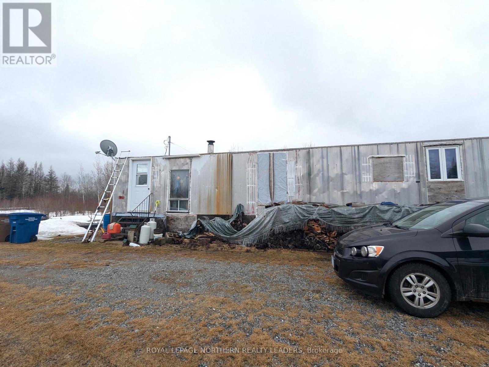 












621 LEVEQUE ROAD

,
Fauquier-Strickland,




Ontario
P0L1G0

