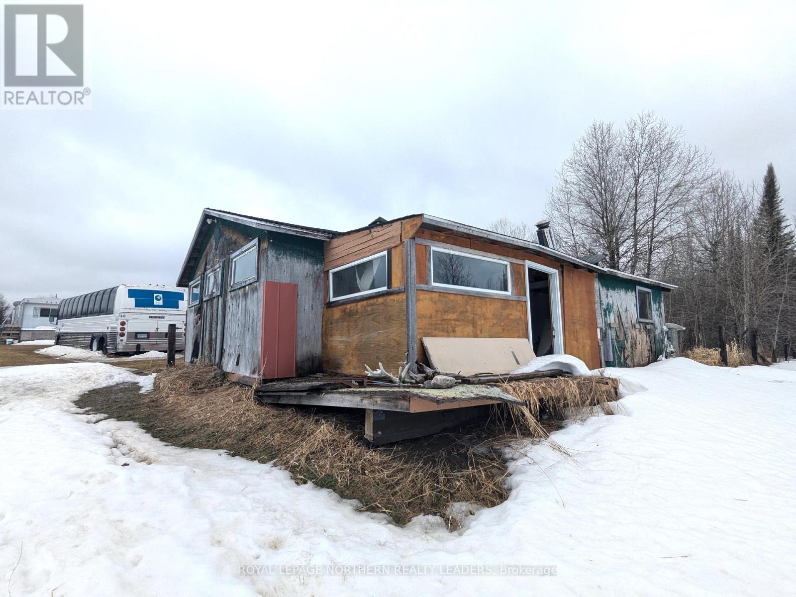 












621 LEVEQUE ROAD

,
Fauquier-Strickland,




Ontario
P0L1G0

