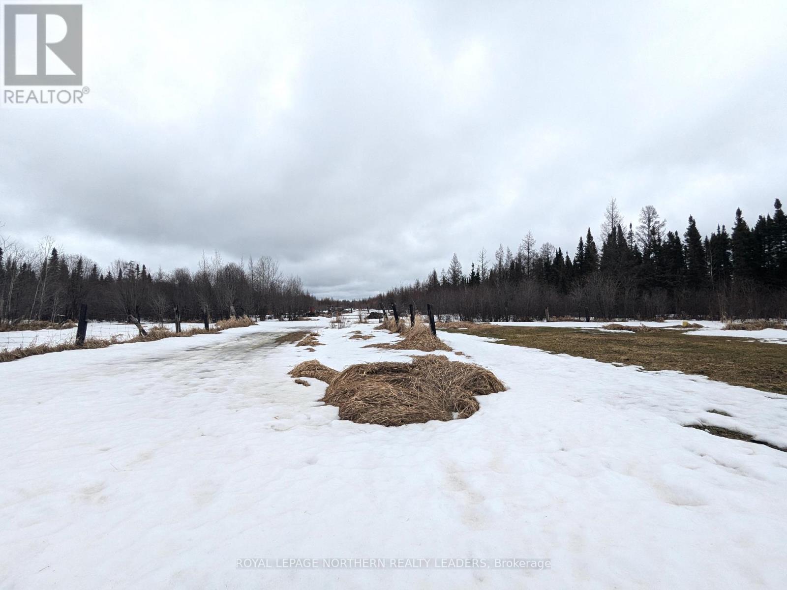 












621 LEVEQUE ROAD

,
Fauquier-Strickland,




Ontario
P0L1G0

