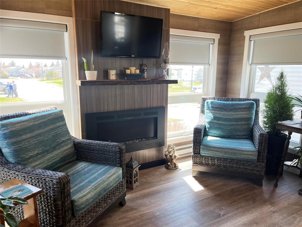 












38 Goldfinch Crescent

,
Brandon,




Manitoba
R7C1B2

