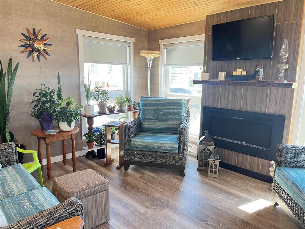 












38 Goldfinch Crescent

,
Brandon,




Manitoba
R7C1B2

