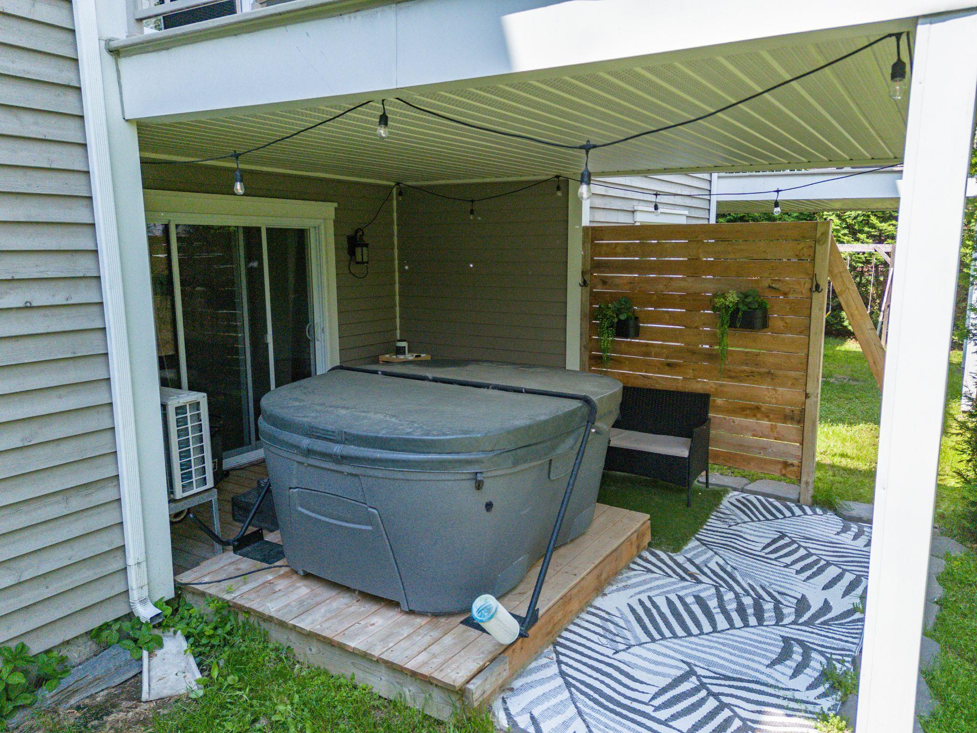









852


Rue Albert-Charpentier

,
Sherbrooke (Les Nations),




QC
J1L0E3

