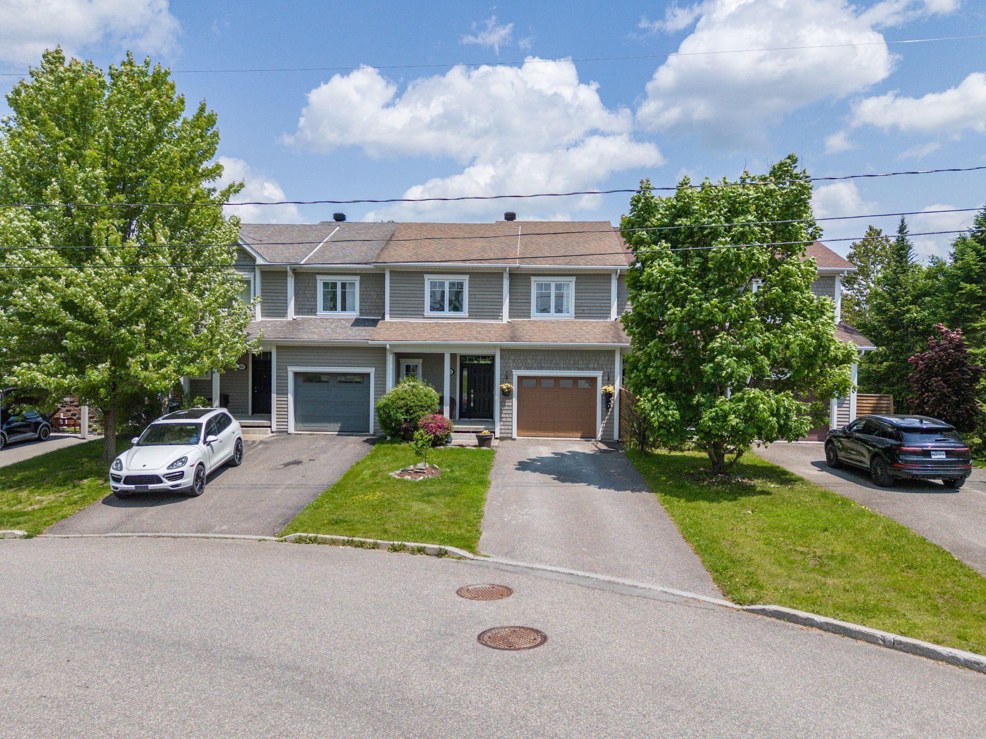 









852


Rue Albert-Charpentier

,
Sherbrooke (Les Nations),




QC
J1L0E3

