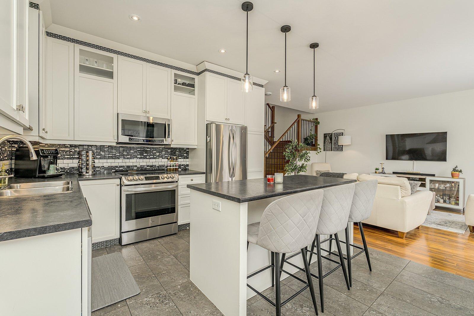









852


Rue Albert-Charpentier

,
Sherbrooke (Les Nations),




QC
J1L0E3

