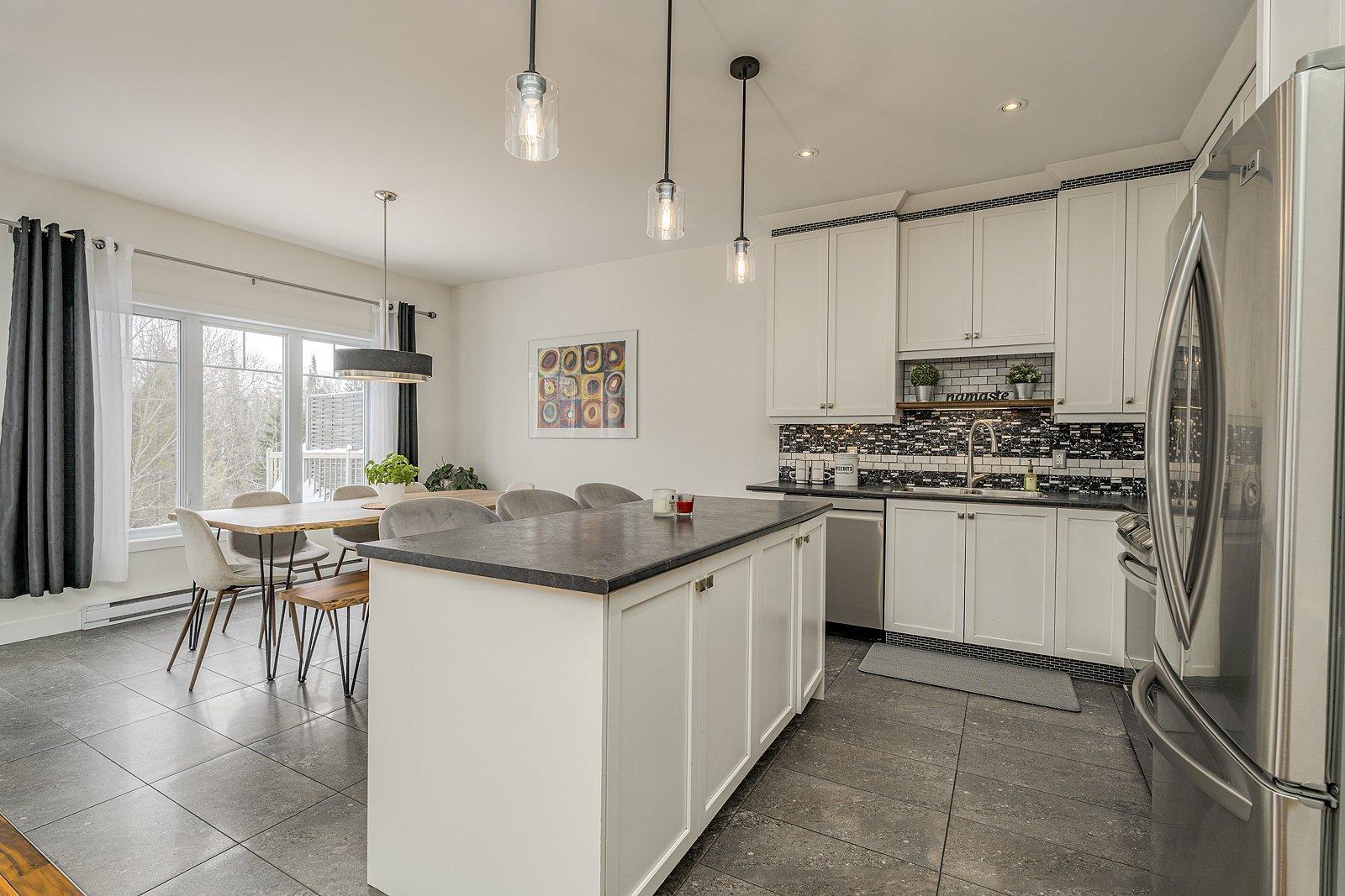 









852


Rue Albert-Charpentier

,
Sherbrooke (Les Nations),




QC
J1L0E3

