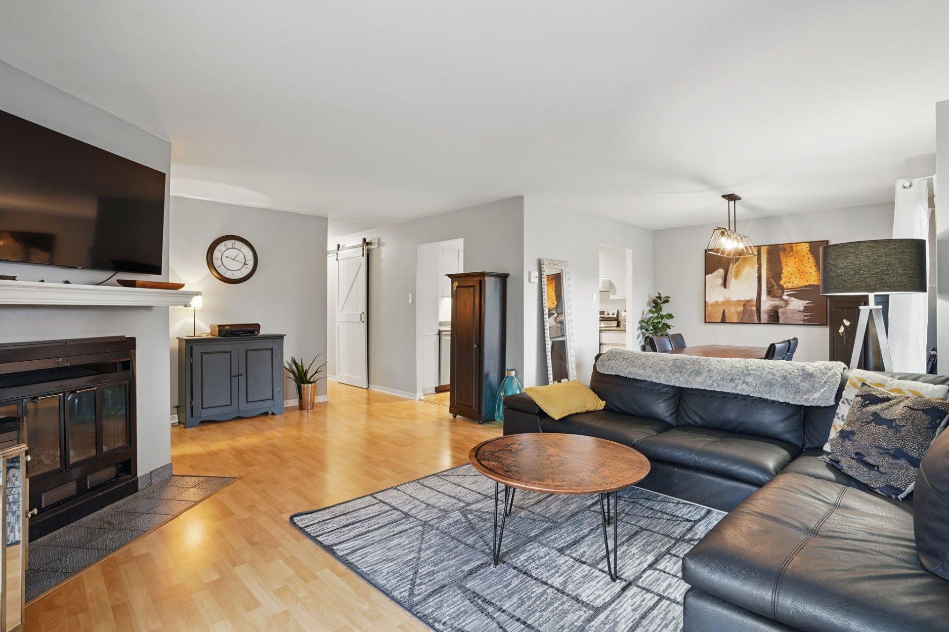 









1968


Rue Giroux

,
Longueuil (Le Vieux-Longueuil),




QC
J4N1J4

