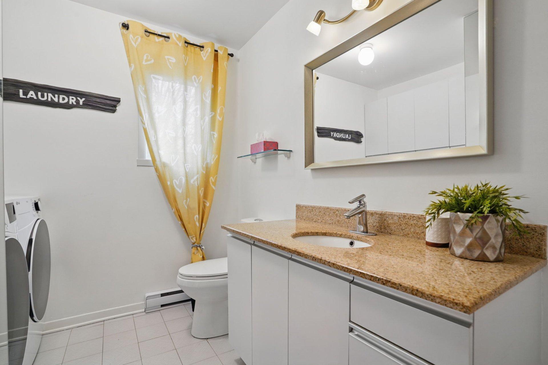









1968


Rue Giroux

,
Longueuil (Le Vieux-Longueuil),




QC
J4N1J4

