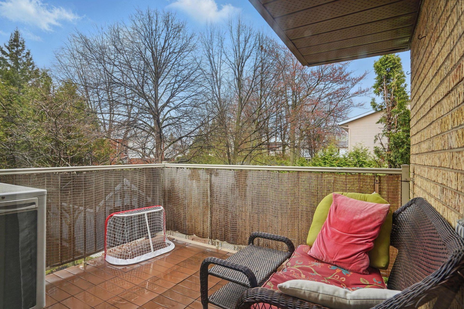 









1968


Rue Giroux

,
Longueuil (Le Vieux-Longueuil),




QC
J4N1J4

