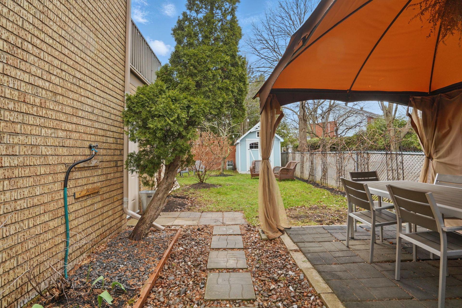 









1968


Rue Giroux

,
Longueuil (Le Vieux-Longueuil),




QC
J4N1J4

