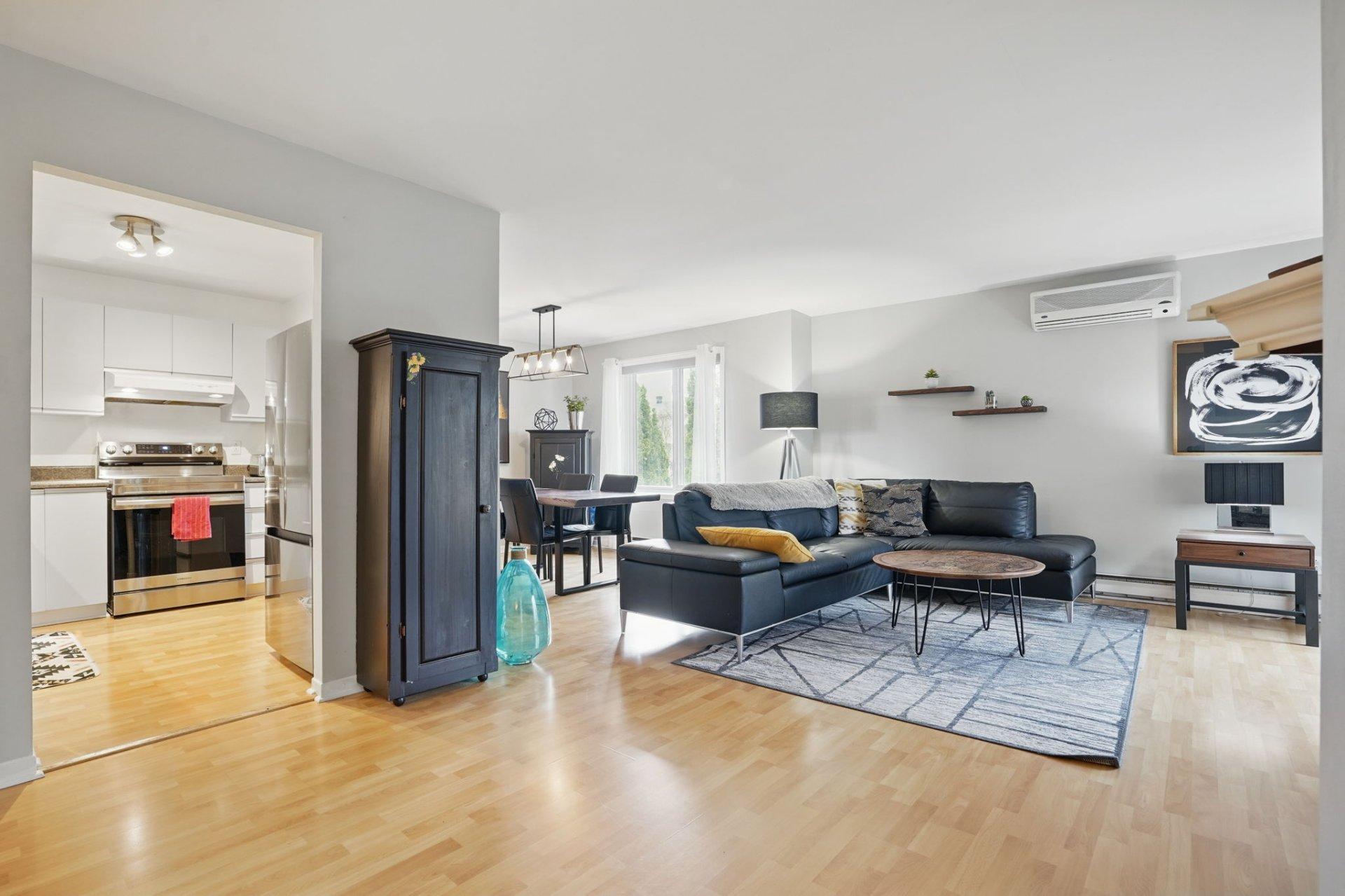 









1968


Rue Giroux

,
Longueuil (Le Vieux-Longueuil),




QC
J4N1J4

