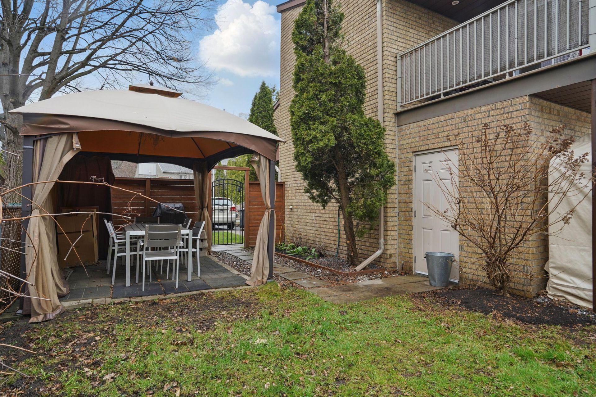 









1968


Rue Giroux

,
Longueuil (Le Vieux-Longueuil),




QC
J4N1J4

