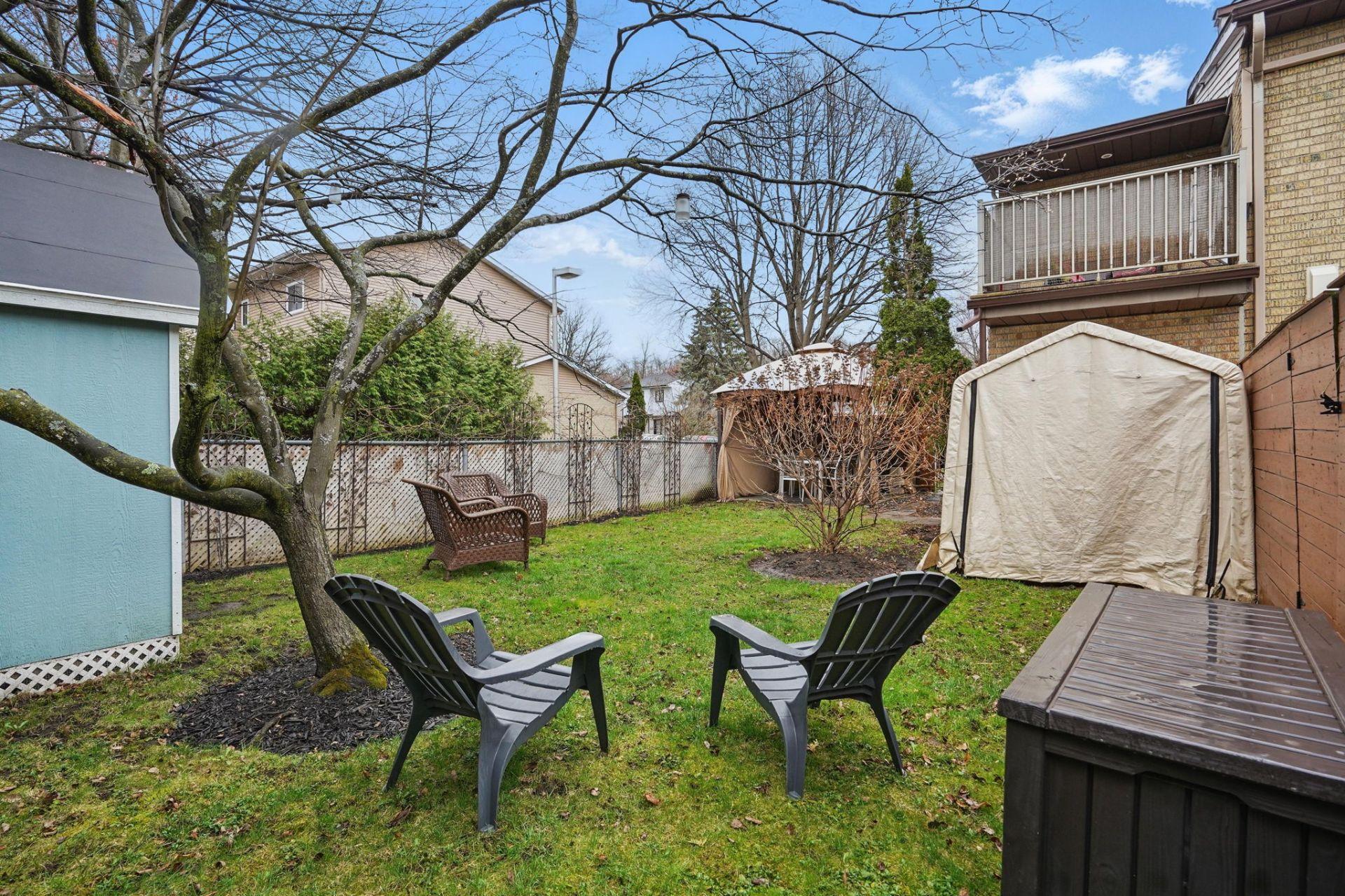 









1968


Rue Giroux

,
Longueuil (Le Vieux-Longueuil),




QC
J4N1J4

